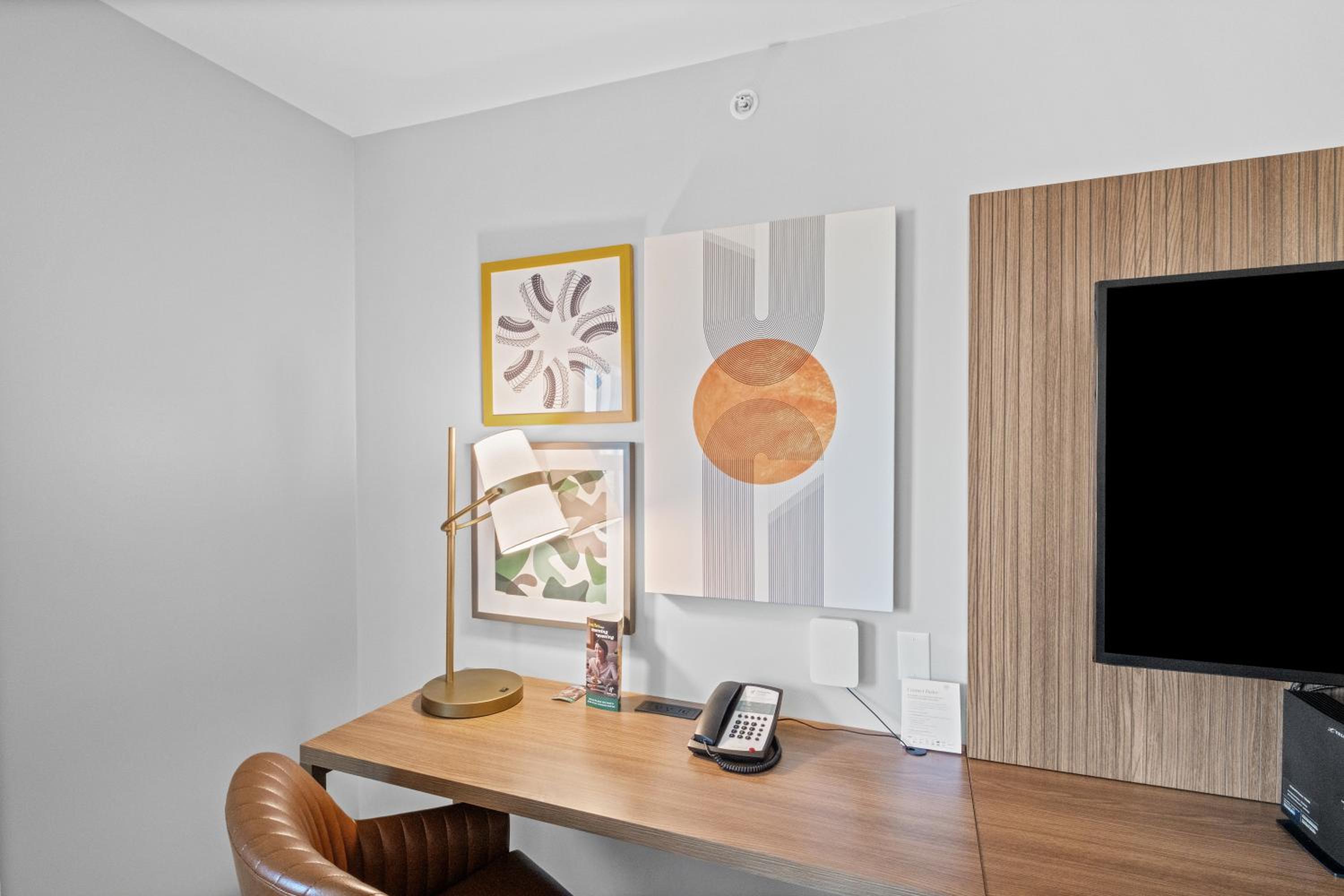 Standard Room thumbnail 5