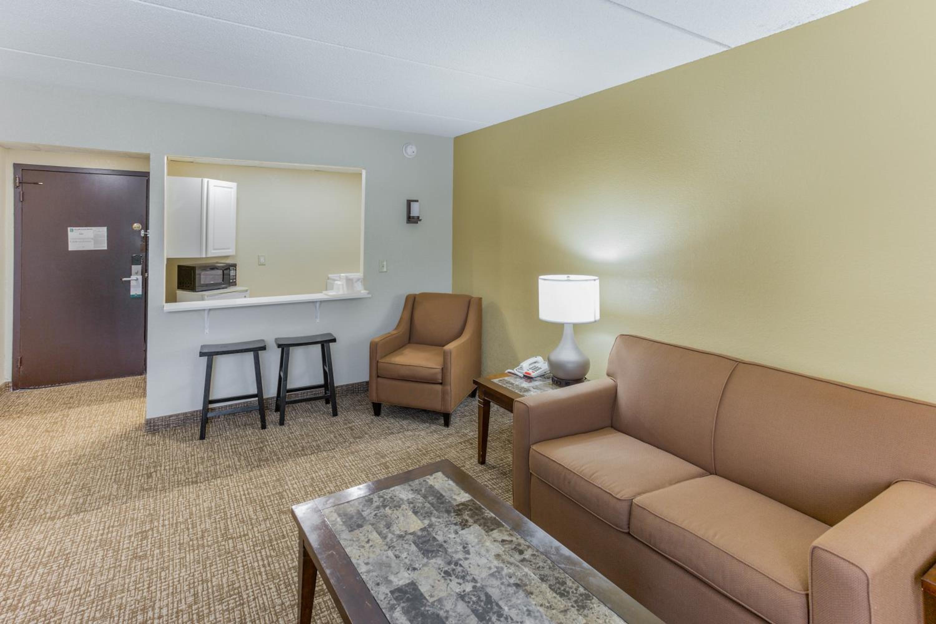 Large Efficiency Queen Suite with Two Queen Beds - Non Smoking/Interior Hall - Photo 2