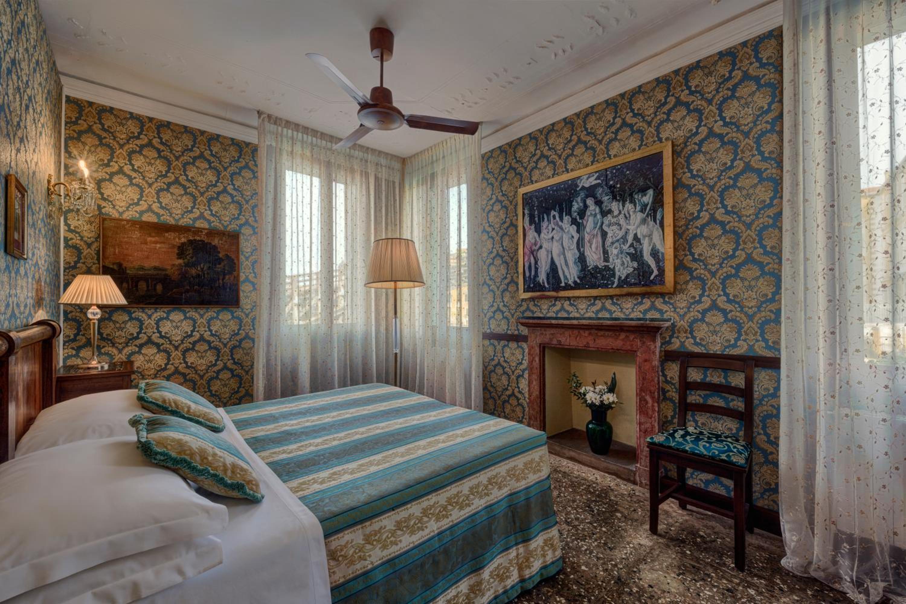 Superior Double or Twin Room with Canal View photo 2
