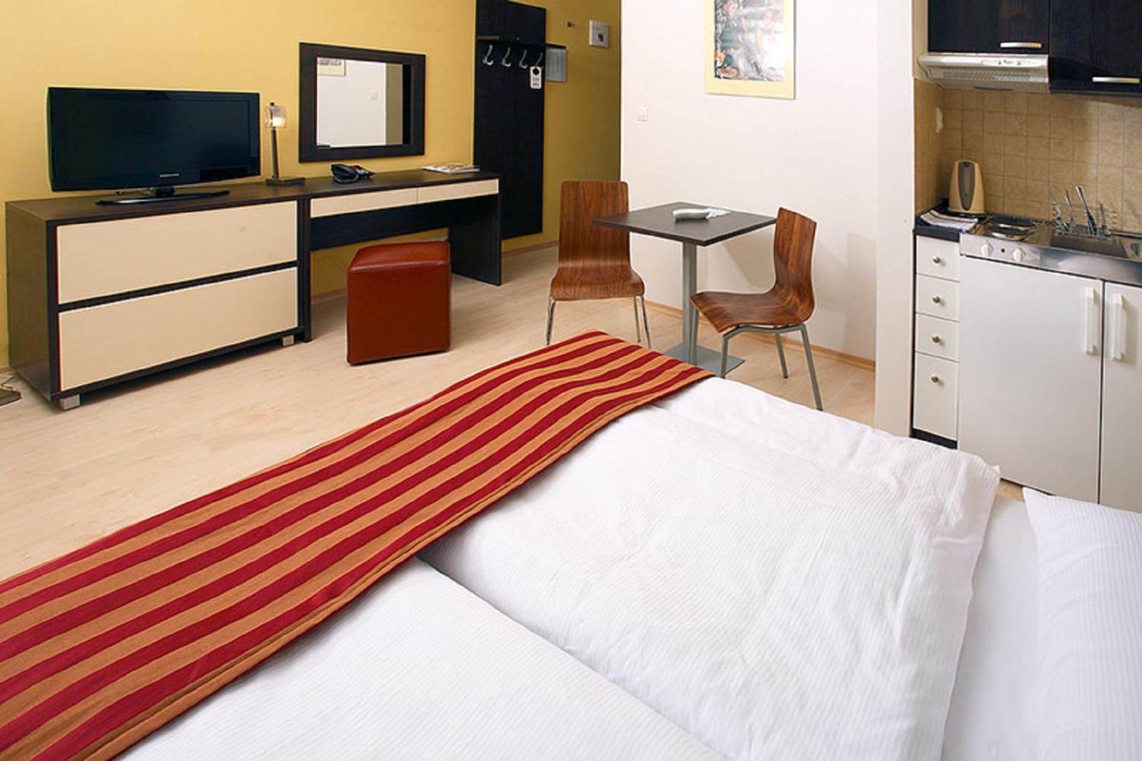 Deluxe Studio with Balcony or Terrace photo 3