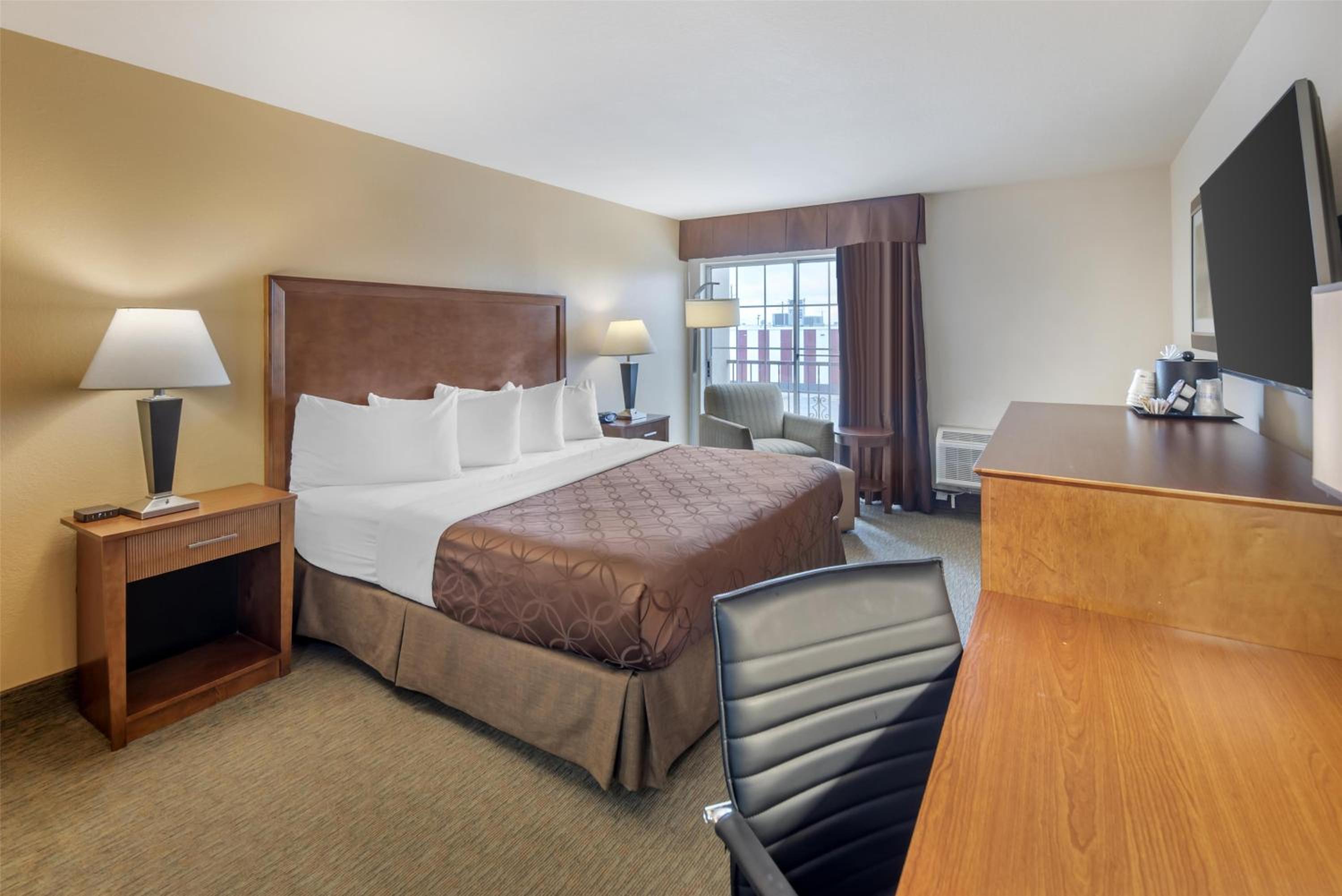 King Room - Non-Smoking - Photo 1