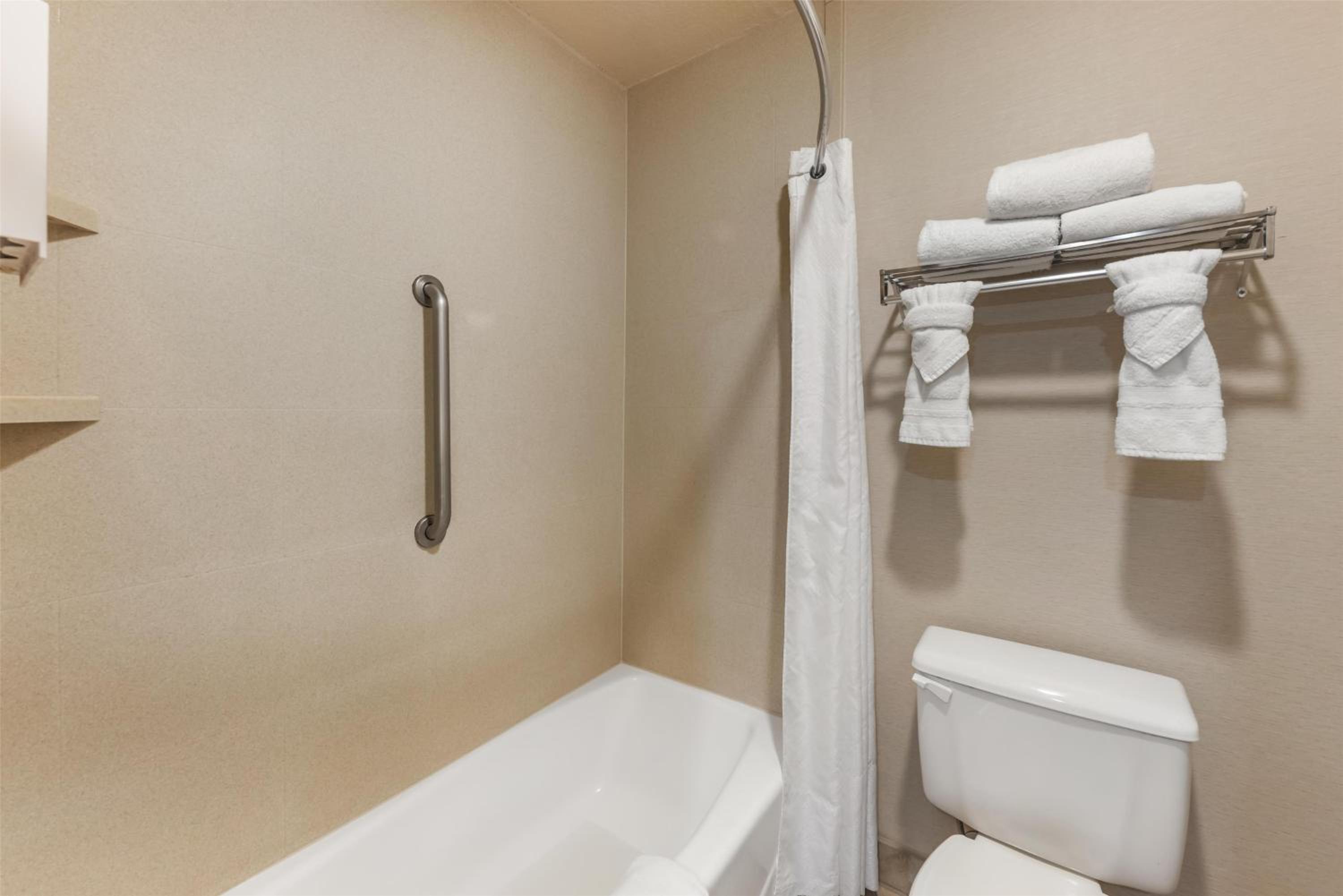 King Room - Non-Smoking - Photo 4