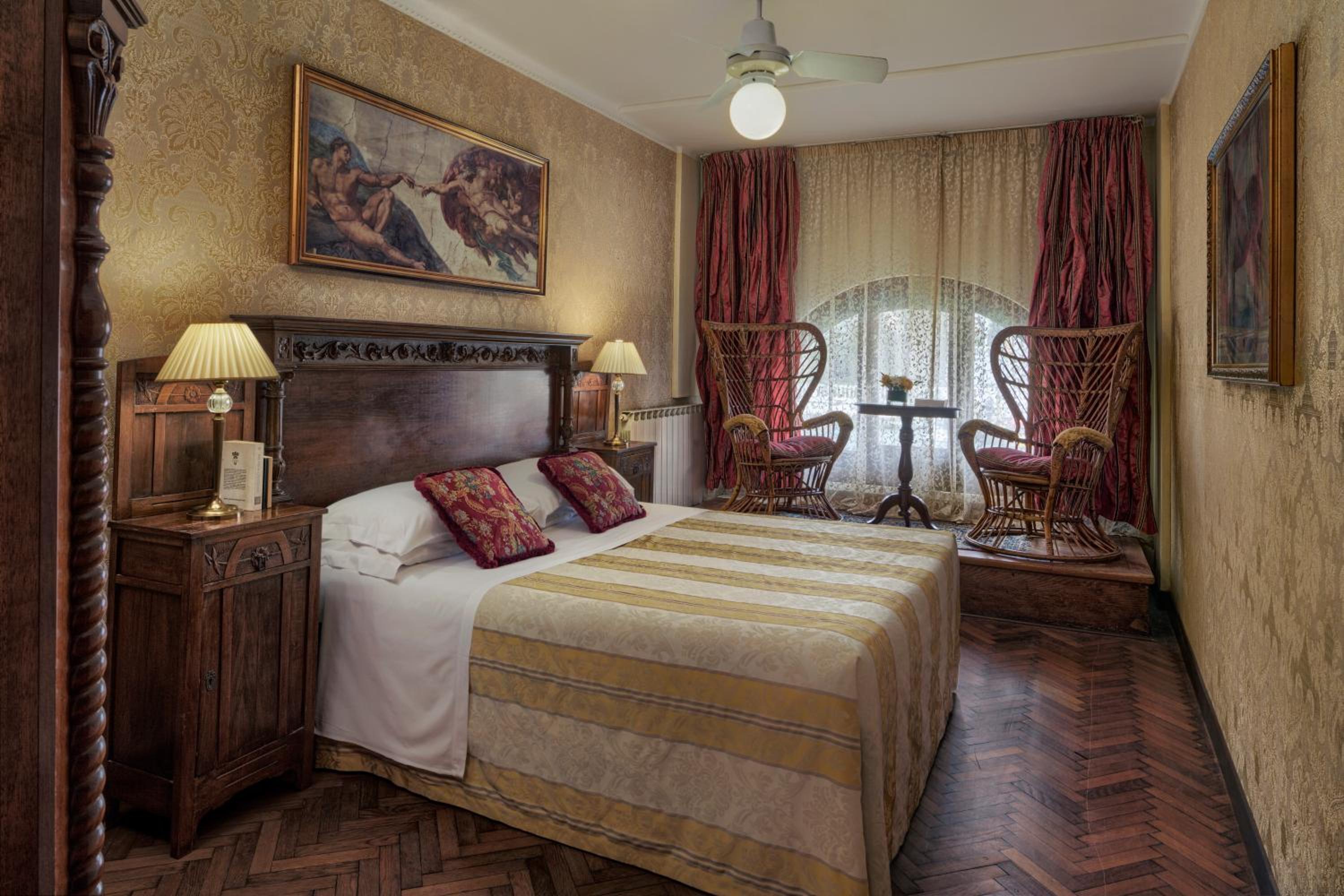 Large Double or Twin Room with Canal View photo 1