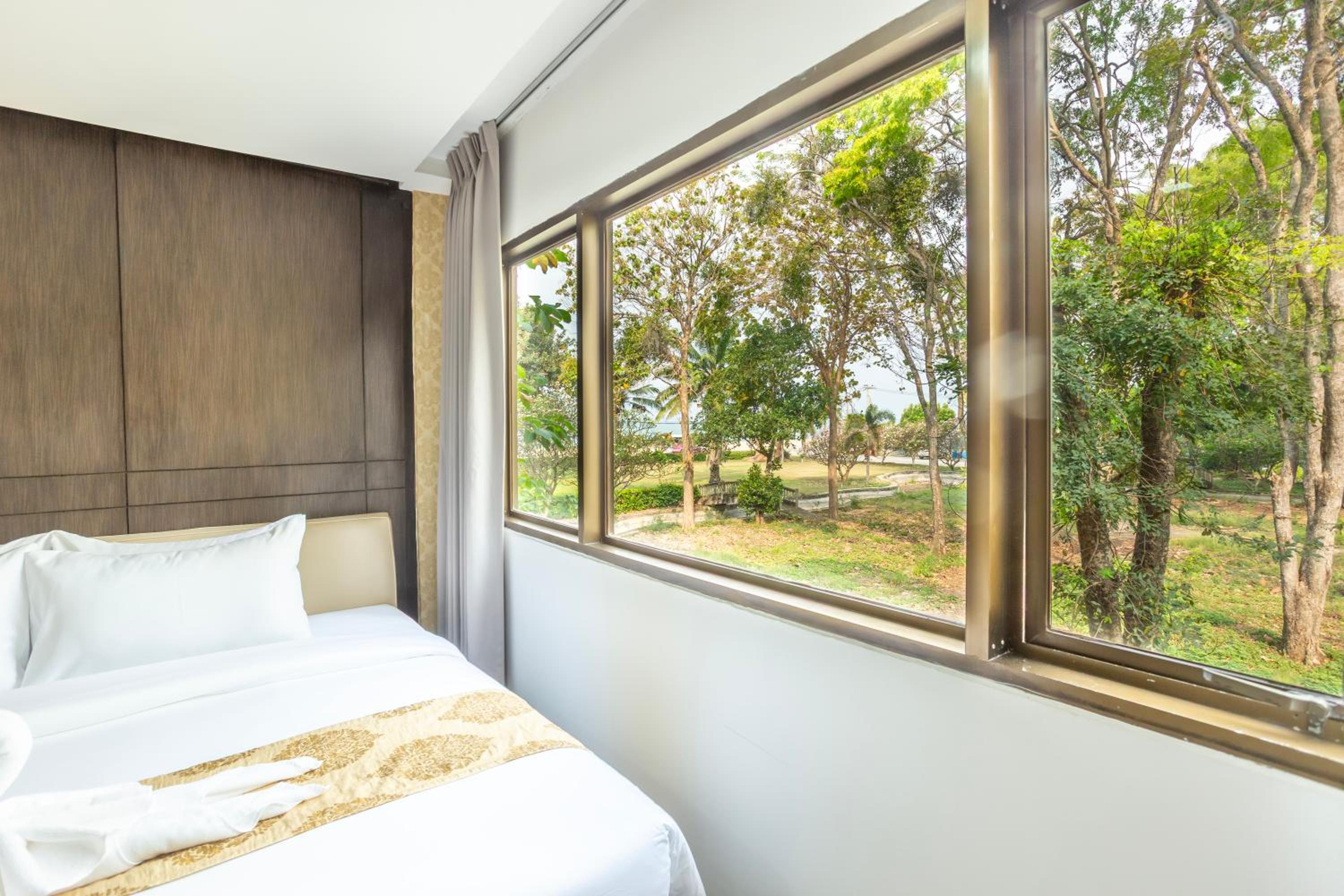 Twin Room with Private Bathroom