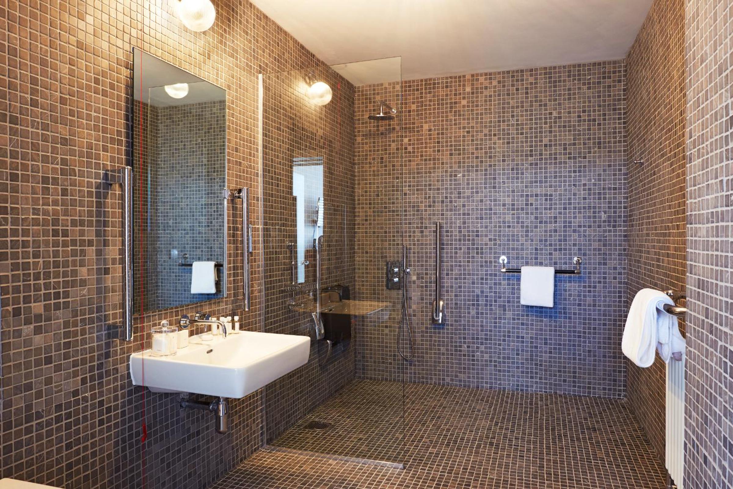 King Room - Disability Access photo 3