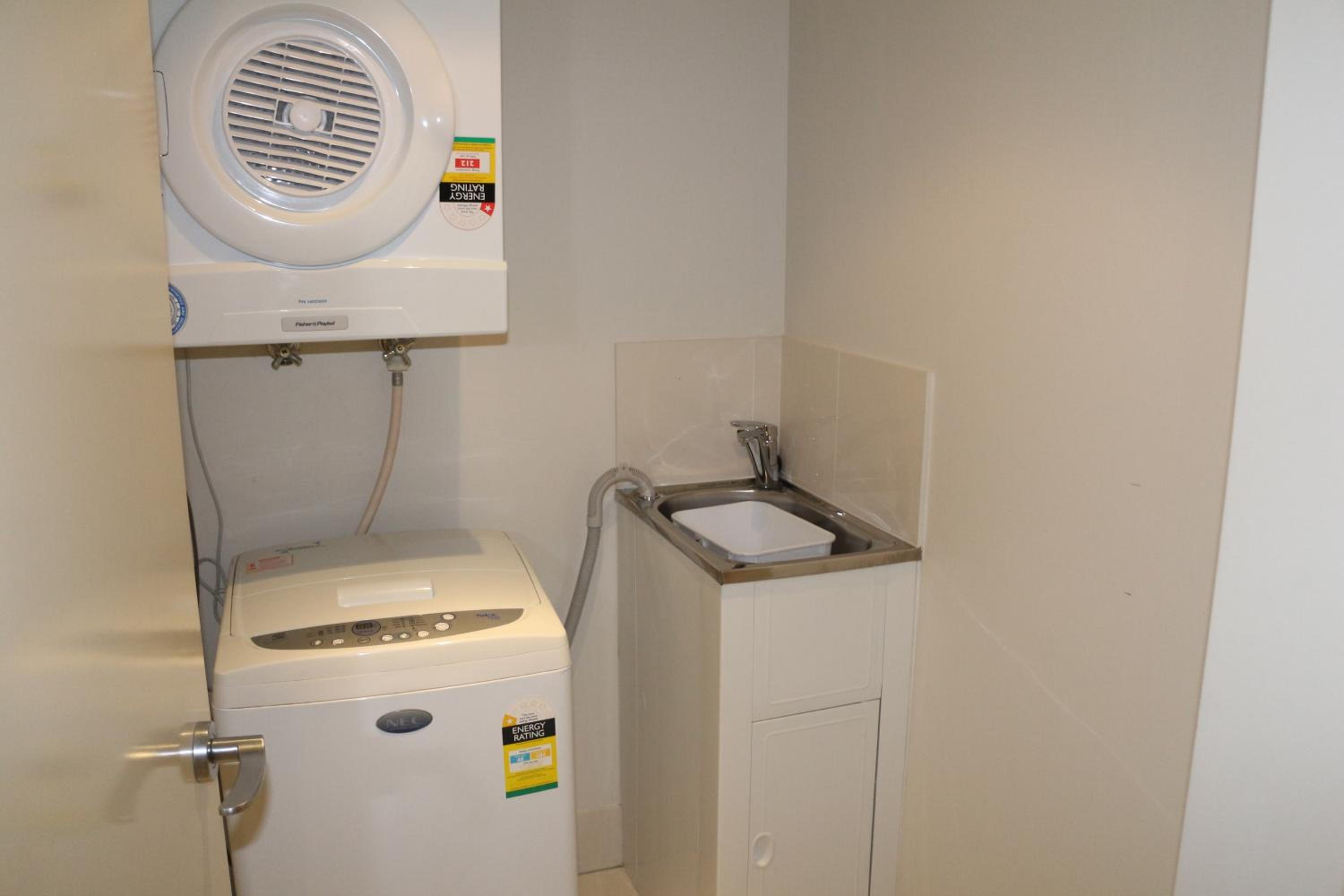 One-Bedroom Apartment - Photo 4
