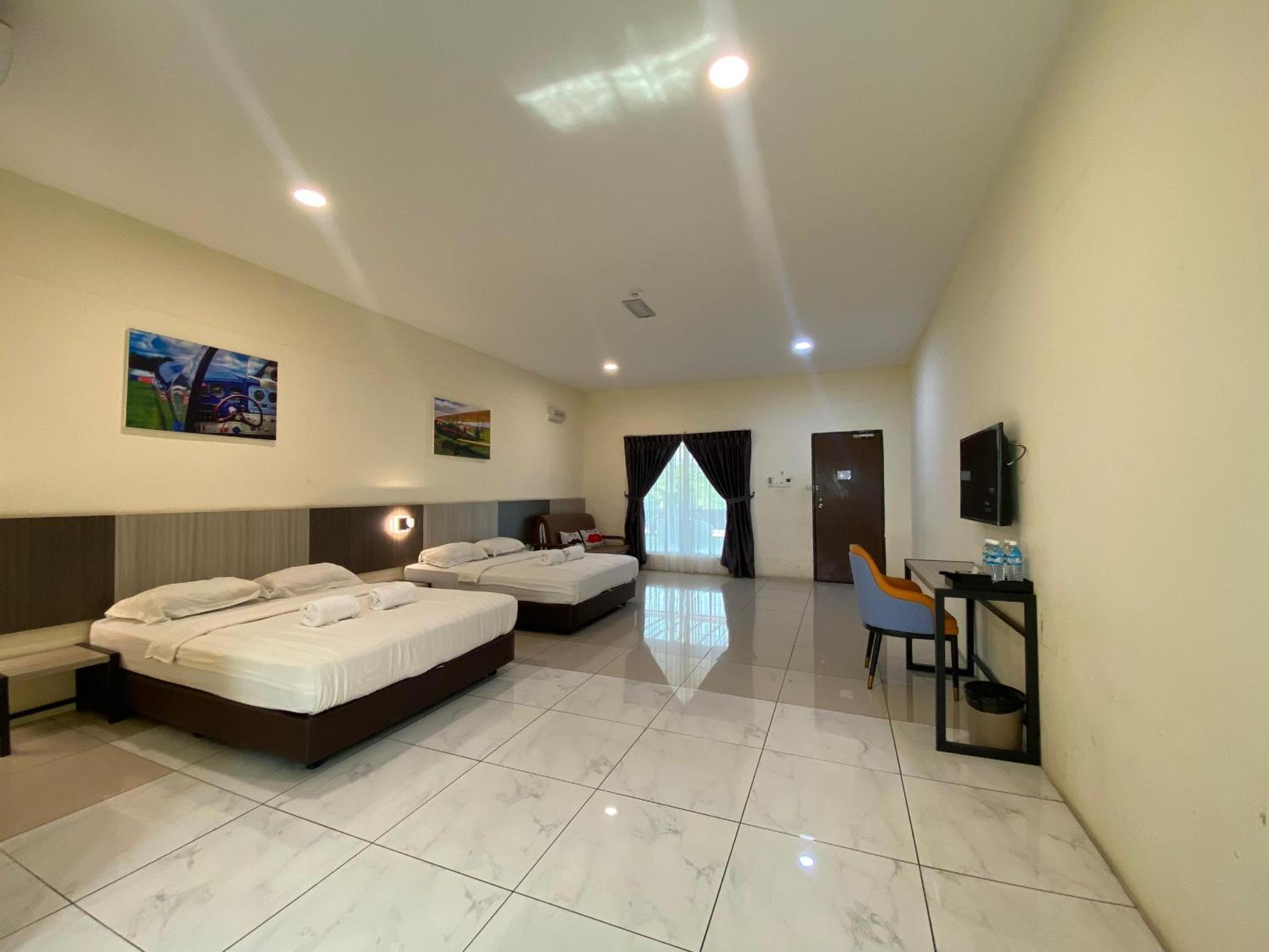 Family Room - Photo 4