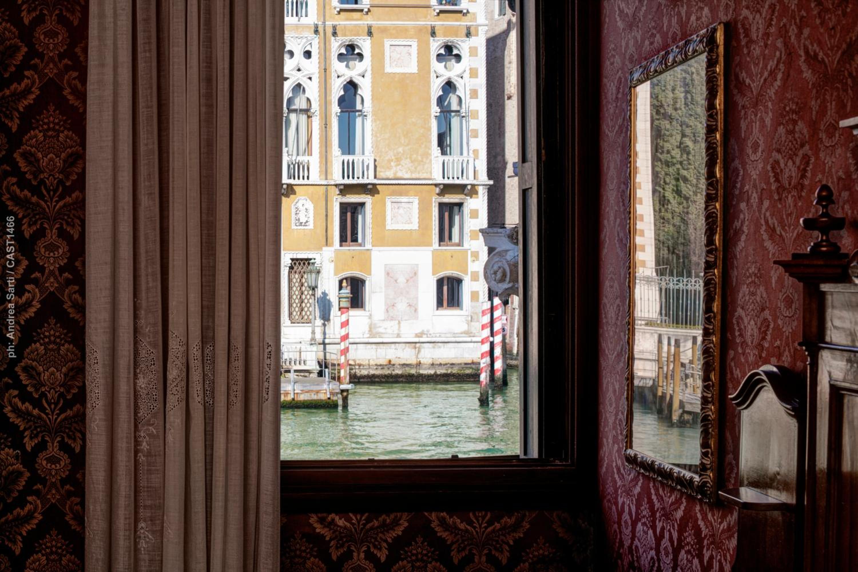 Large Quadruple Room with Canal View photo 3