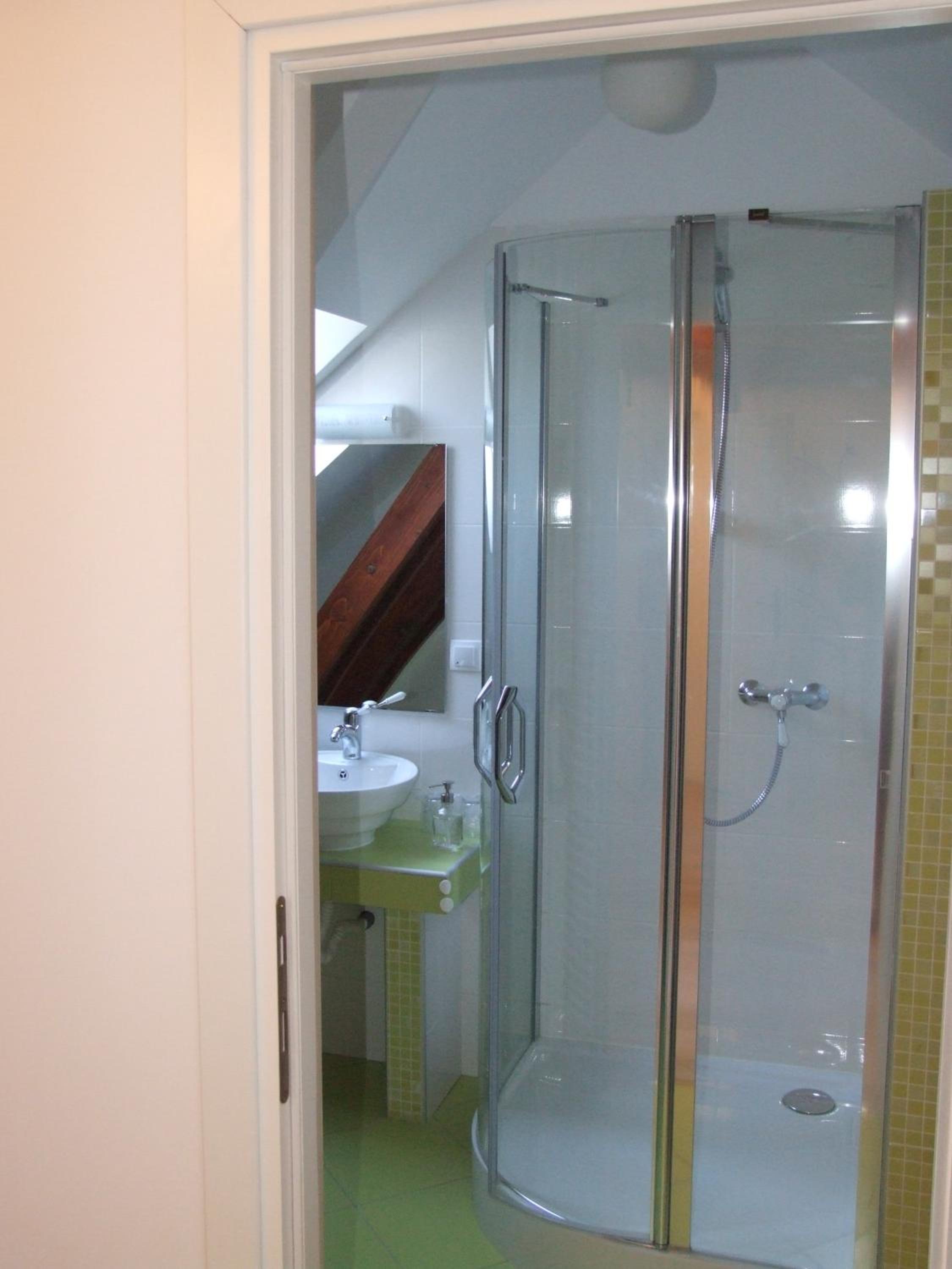 Double or Twin Room with Bathroom - Photo 27