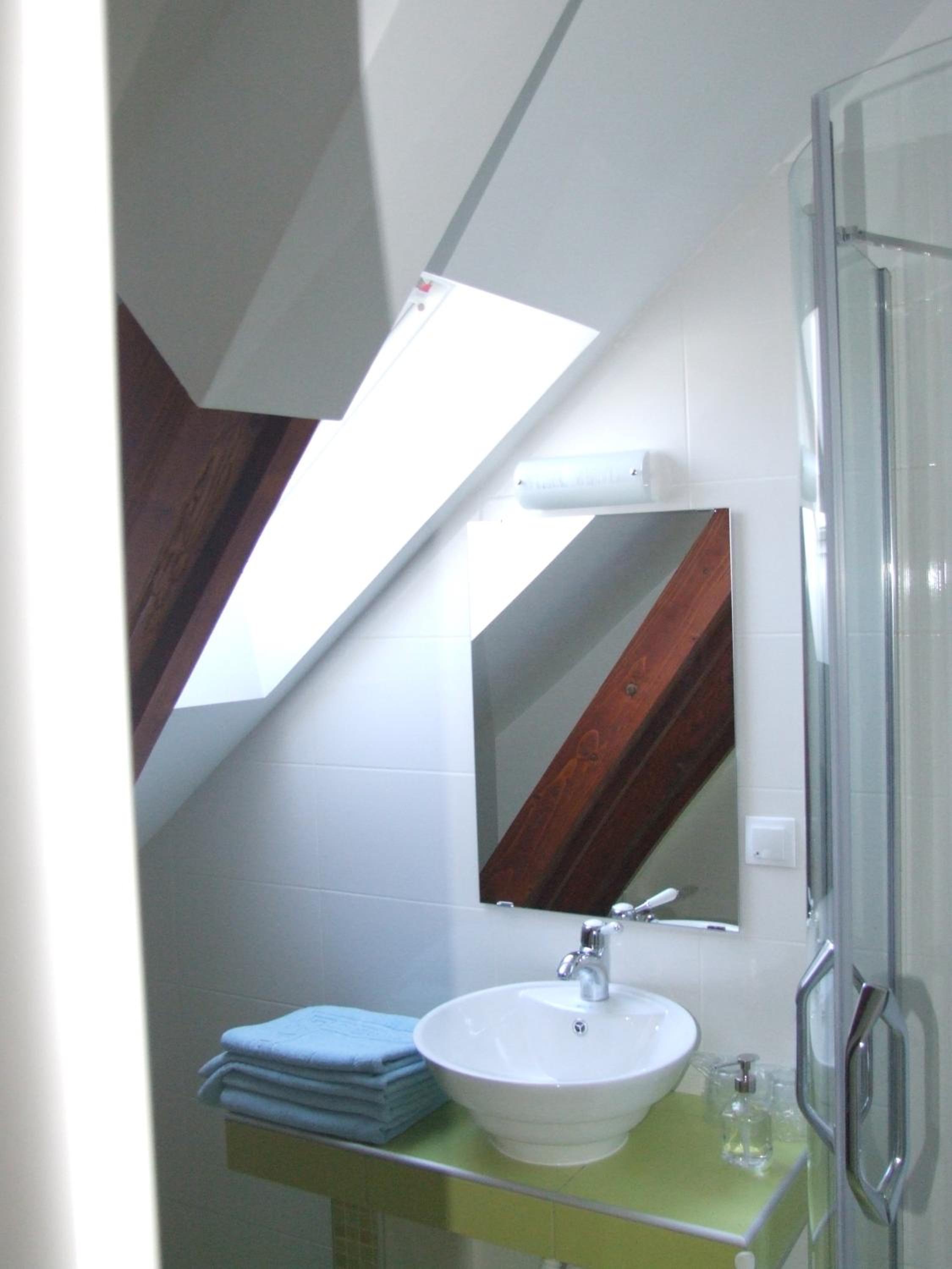 Double or Twin Room with Bathroom - Photo 28