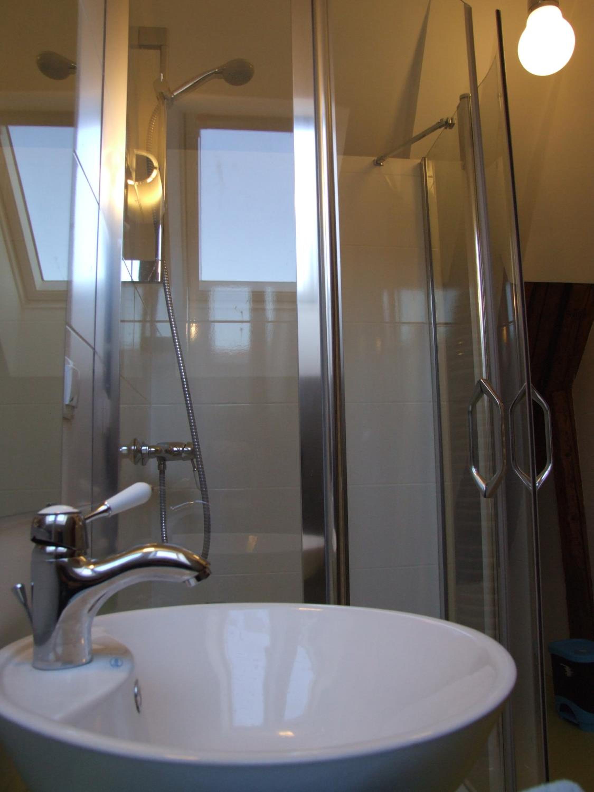 Double or Twin Room with Bathroom - Photo 29