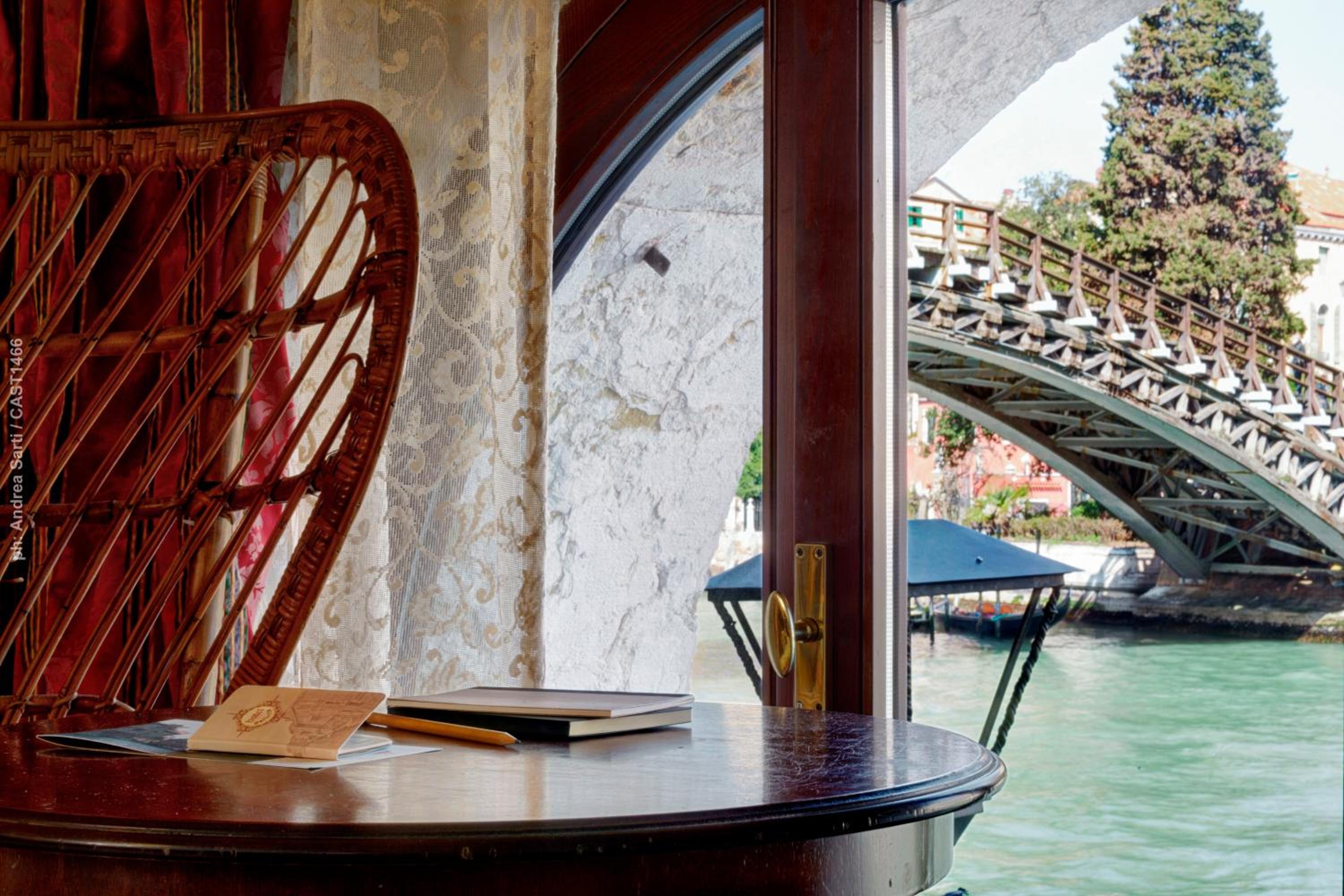 Large Double or Twin Room with Canal View photo 3
