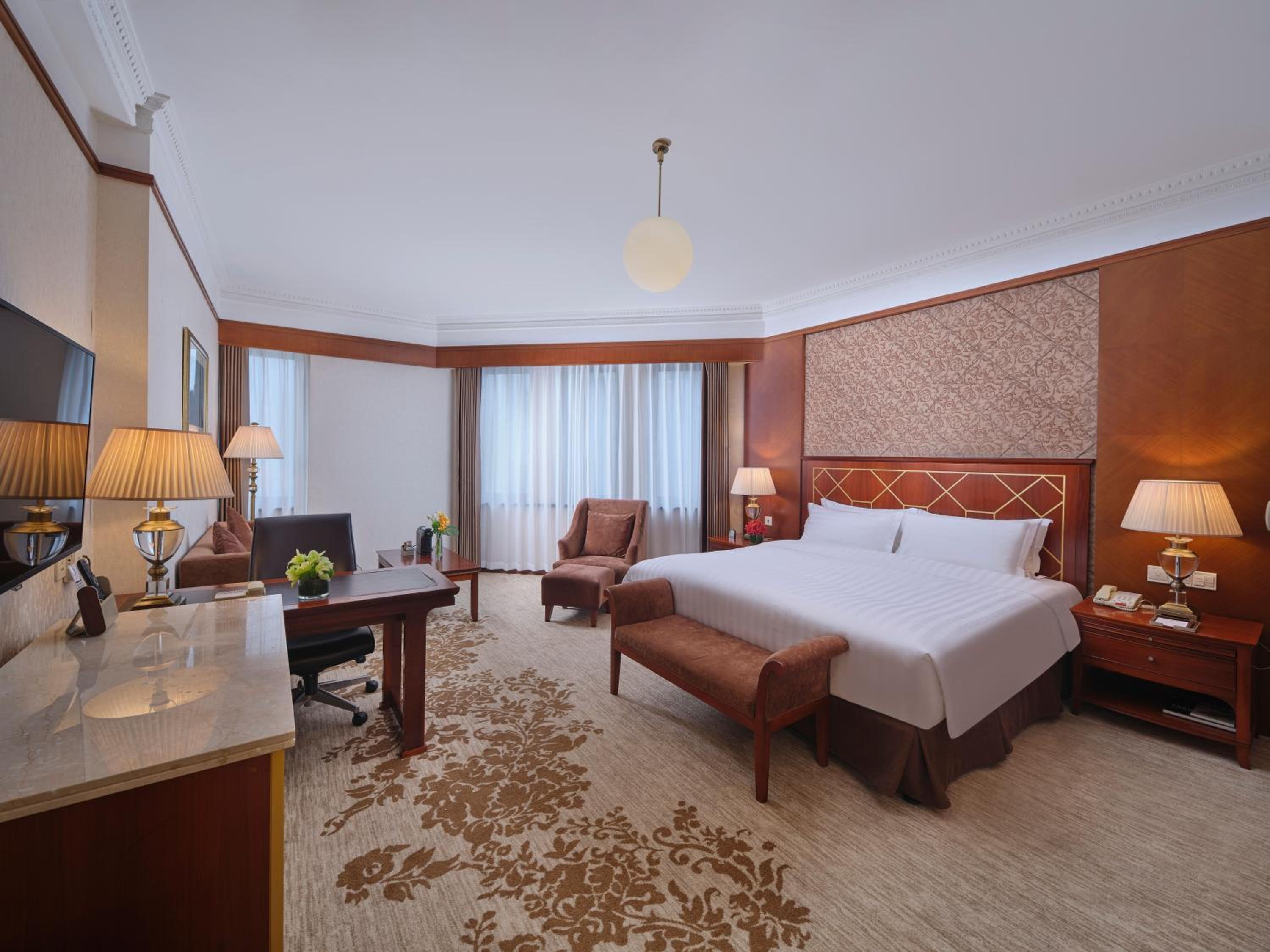 Deluxe Panoramic Queen Room
