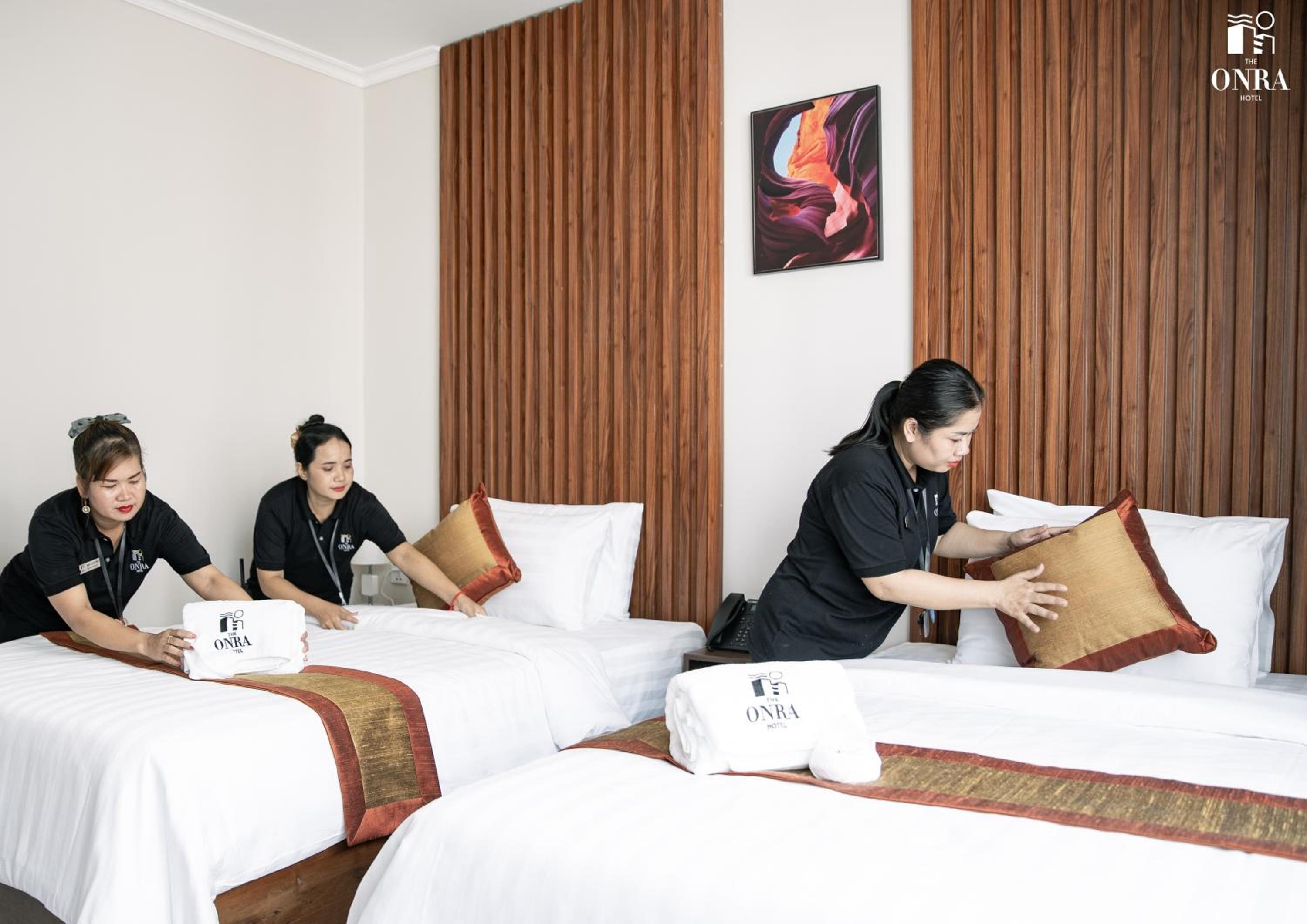 Panoramic City View Twin Room - Photo 3