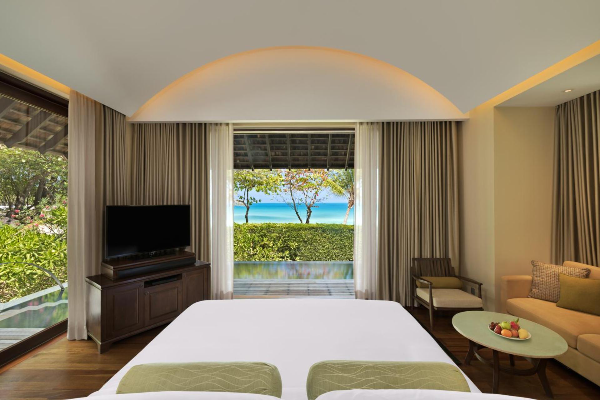 Tropical Pool One-Bedroom Villa with King Bed and Sofa Bed