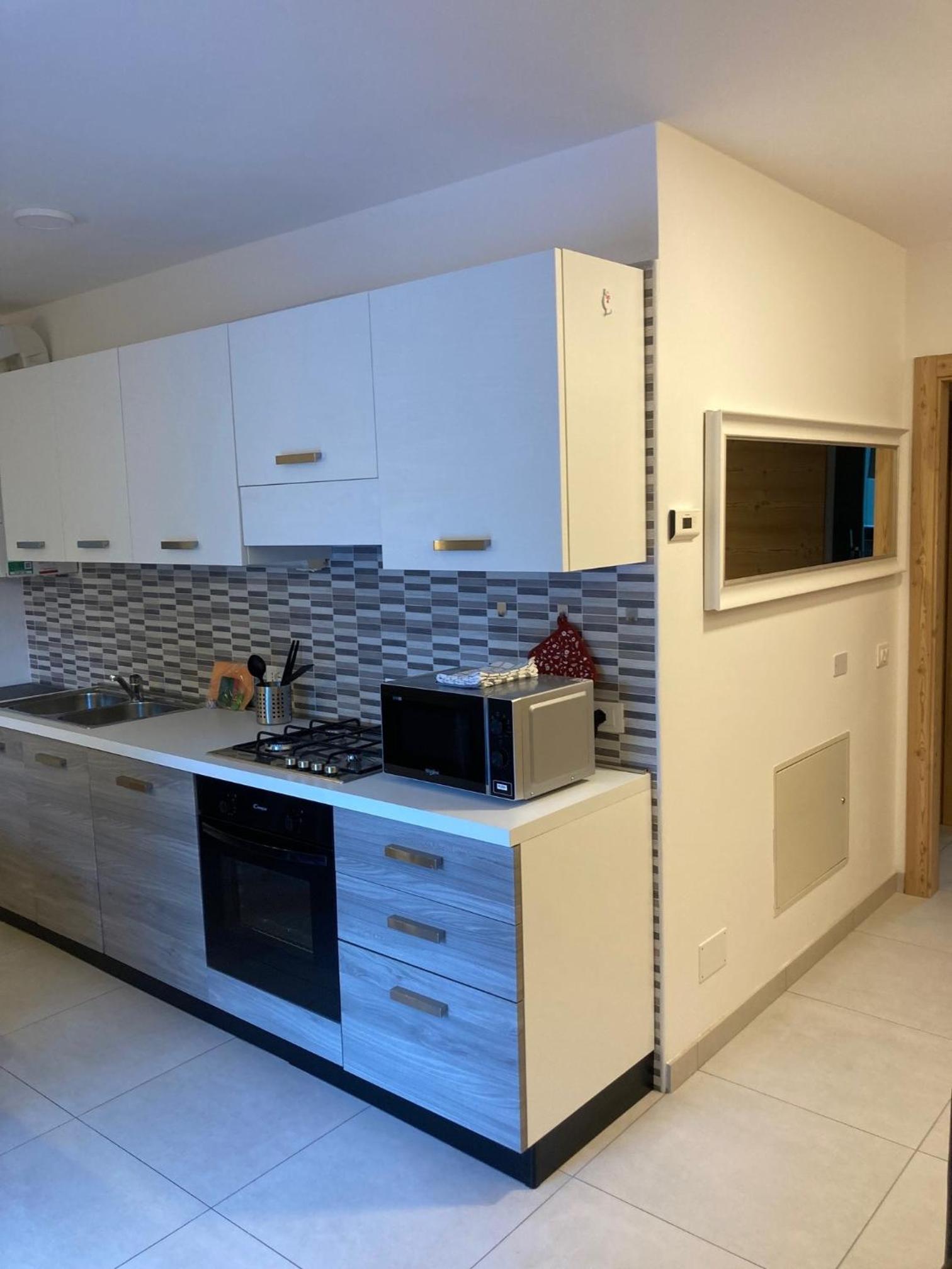 Deluxe One-Bedroom Apartment