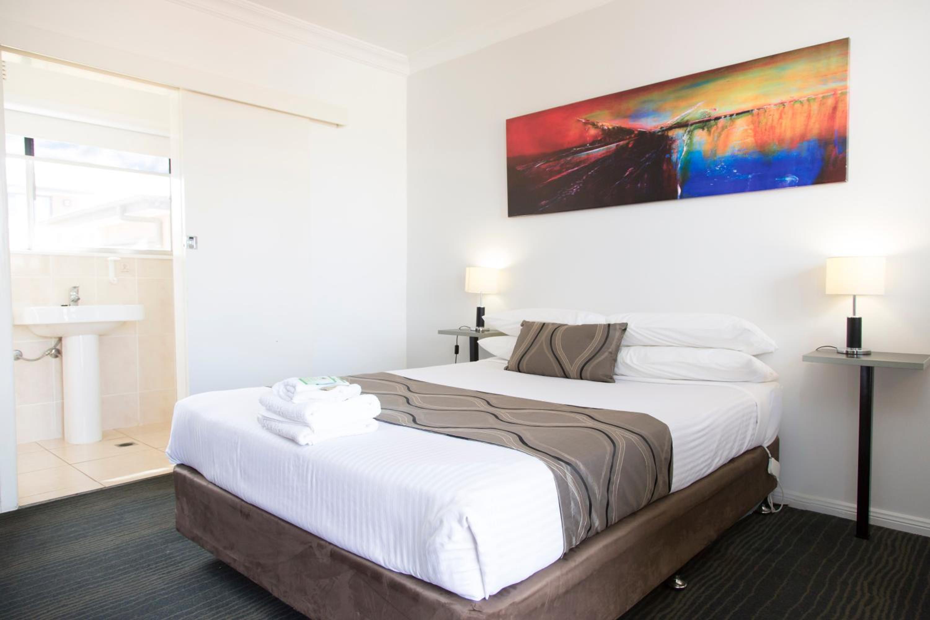 Queen Room photo 1