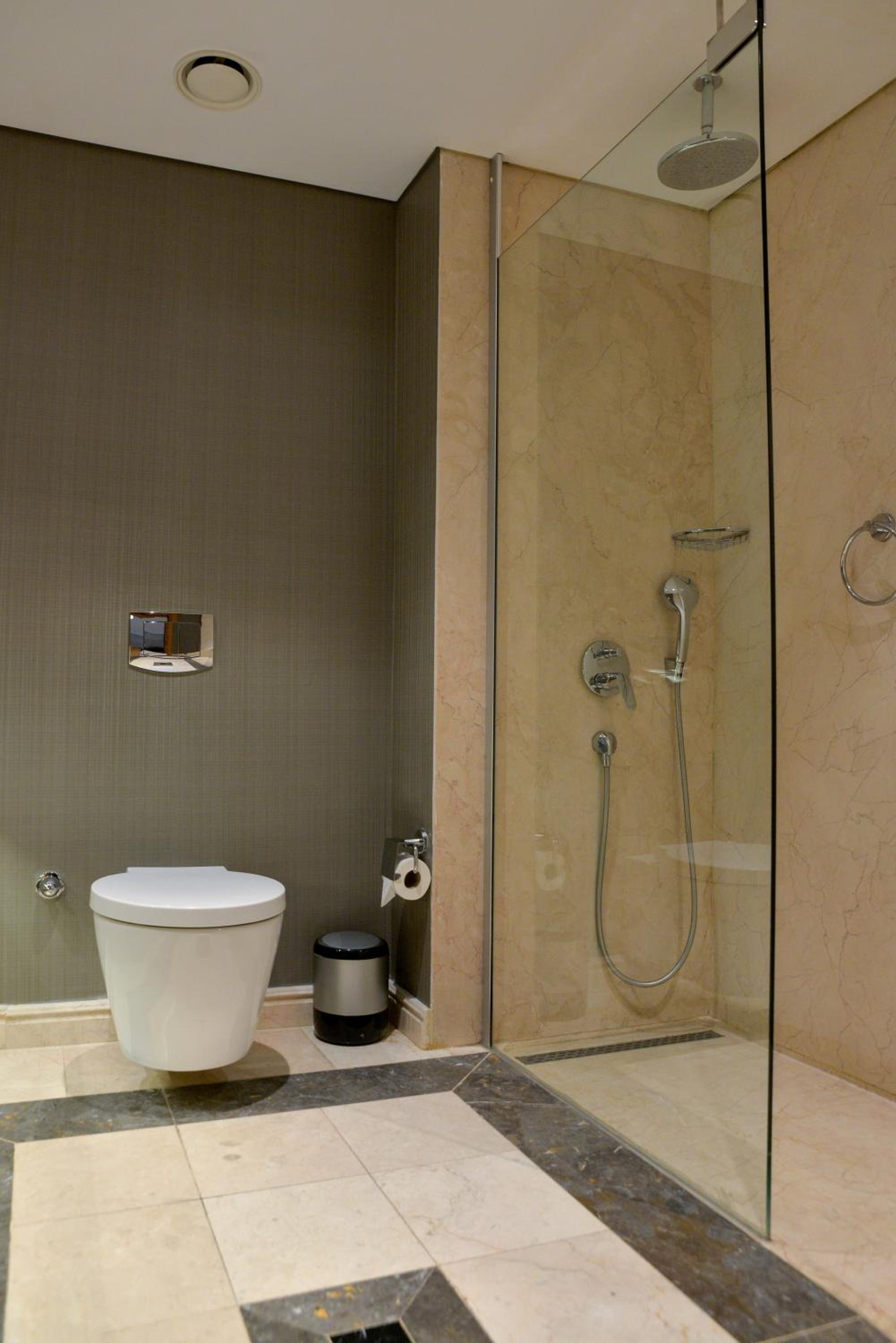 Standard Twin Room thumbnail 5