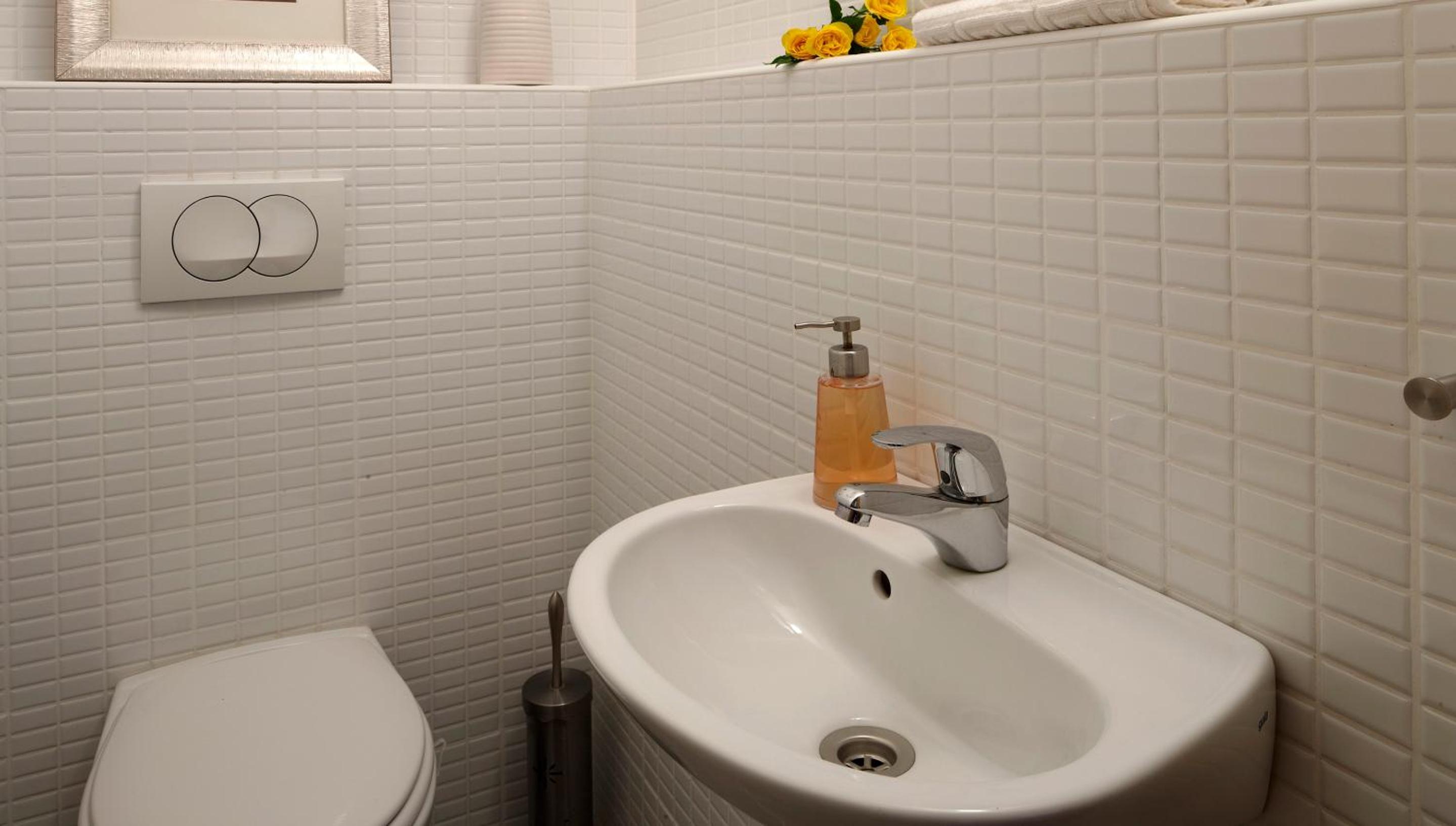 One-Bedroom - Photo 3