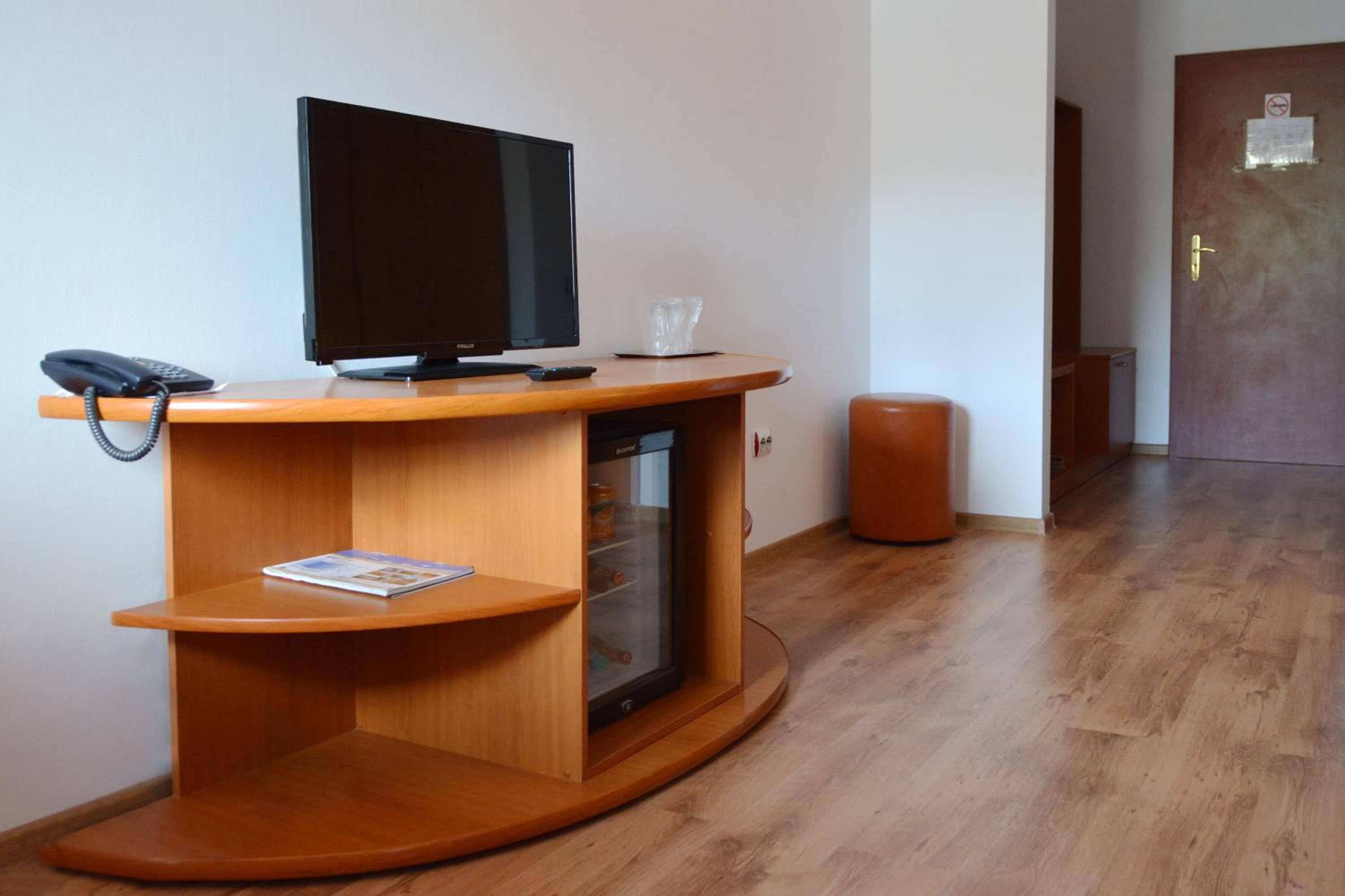 Large Double Room - Photo 11