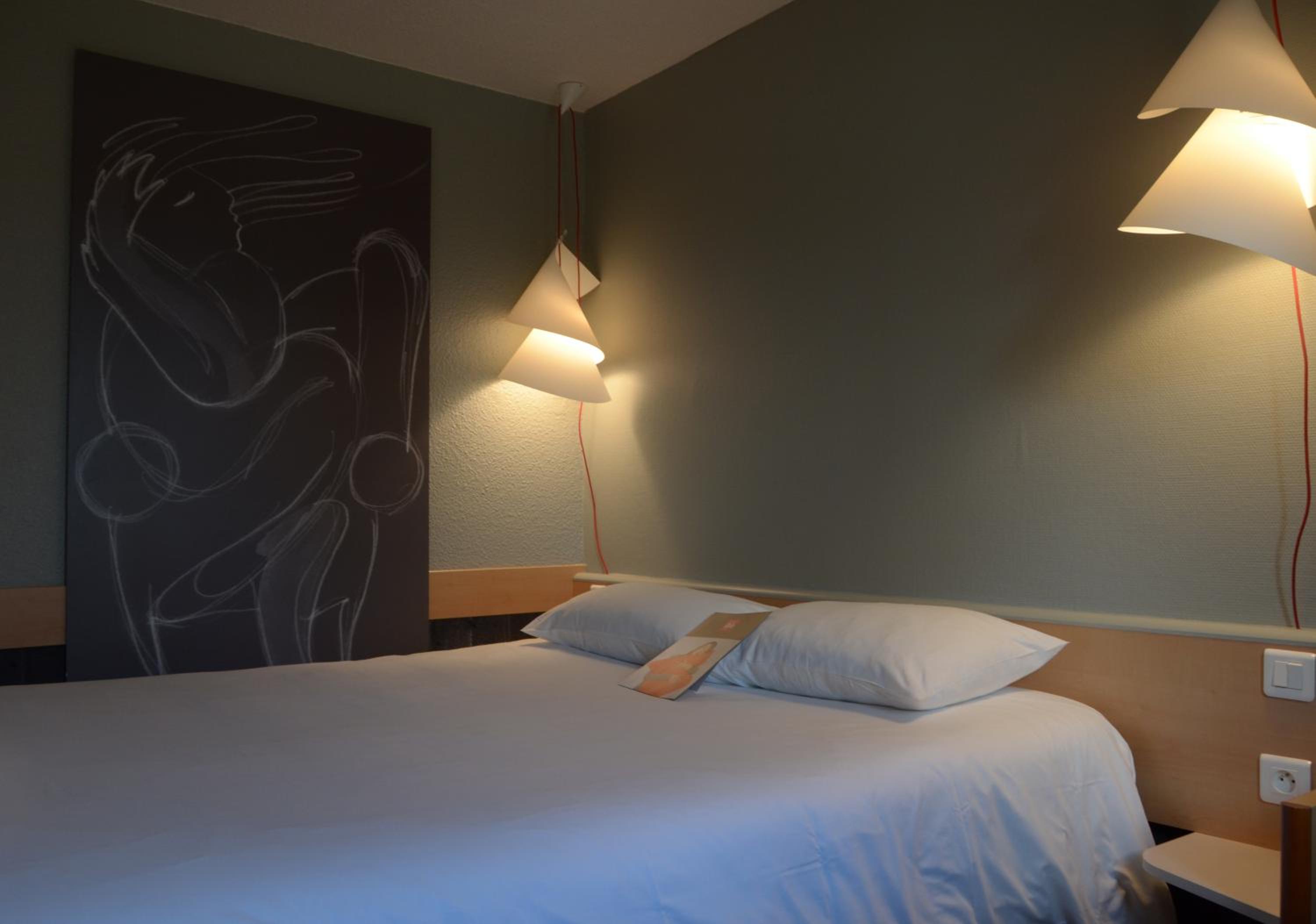 Standard Double Room - Photo 9