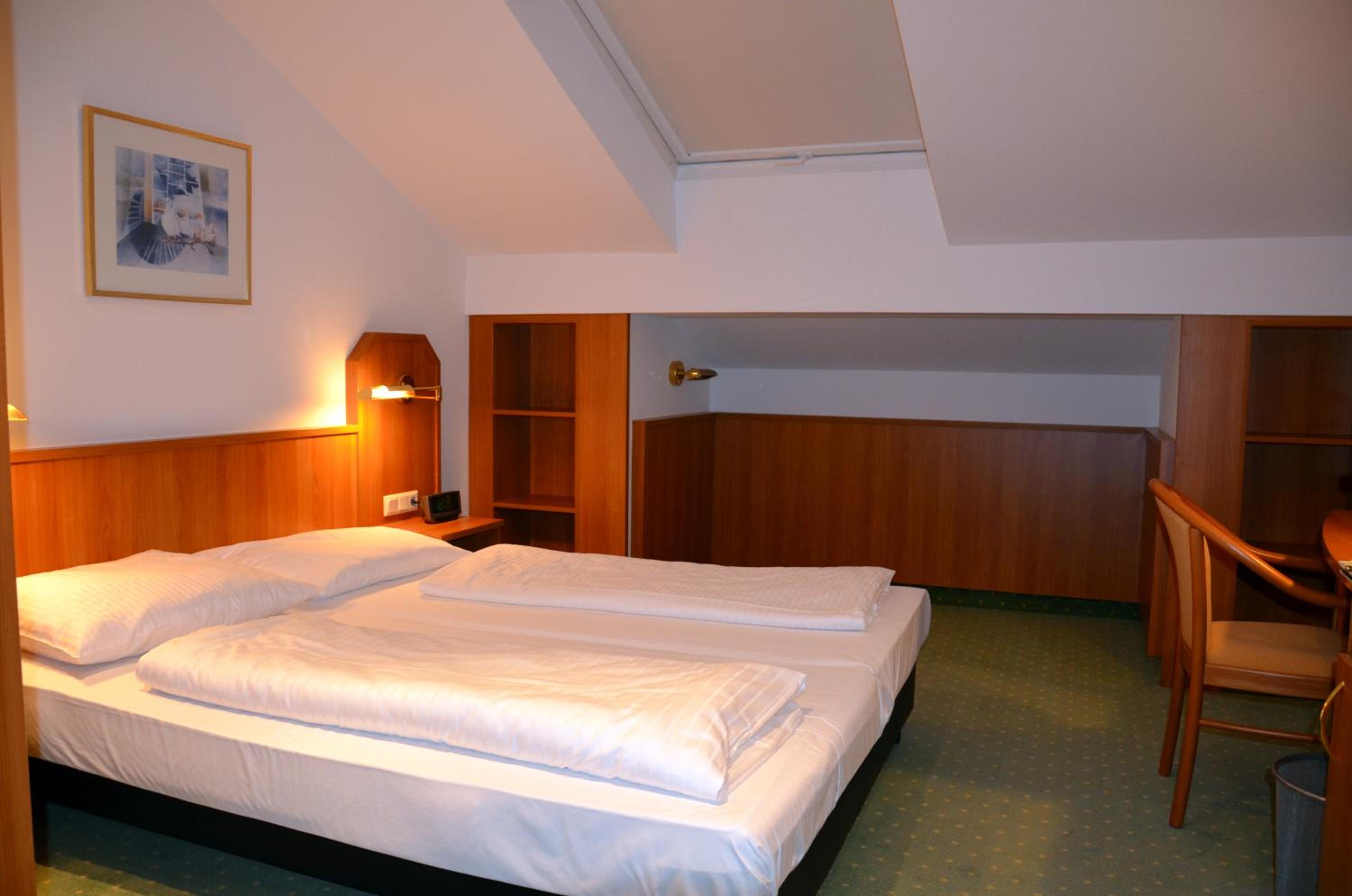 Double Room with Private External Bathroom photo 2