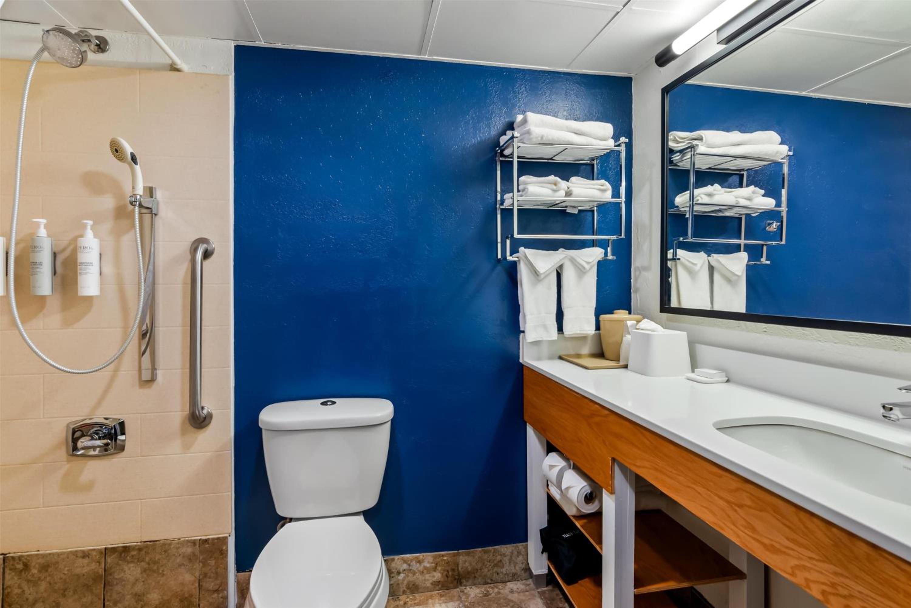 Double Room with Two Double Beds and Roll-In Shower - Disability Access - Photo 1