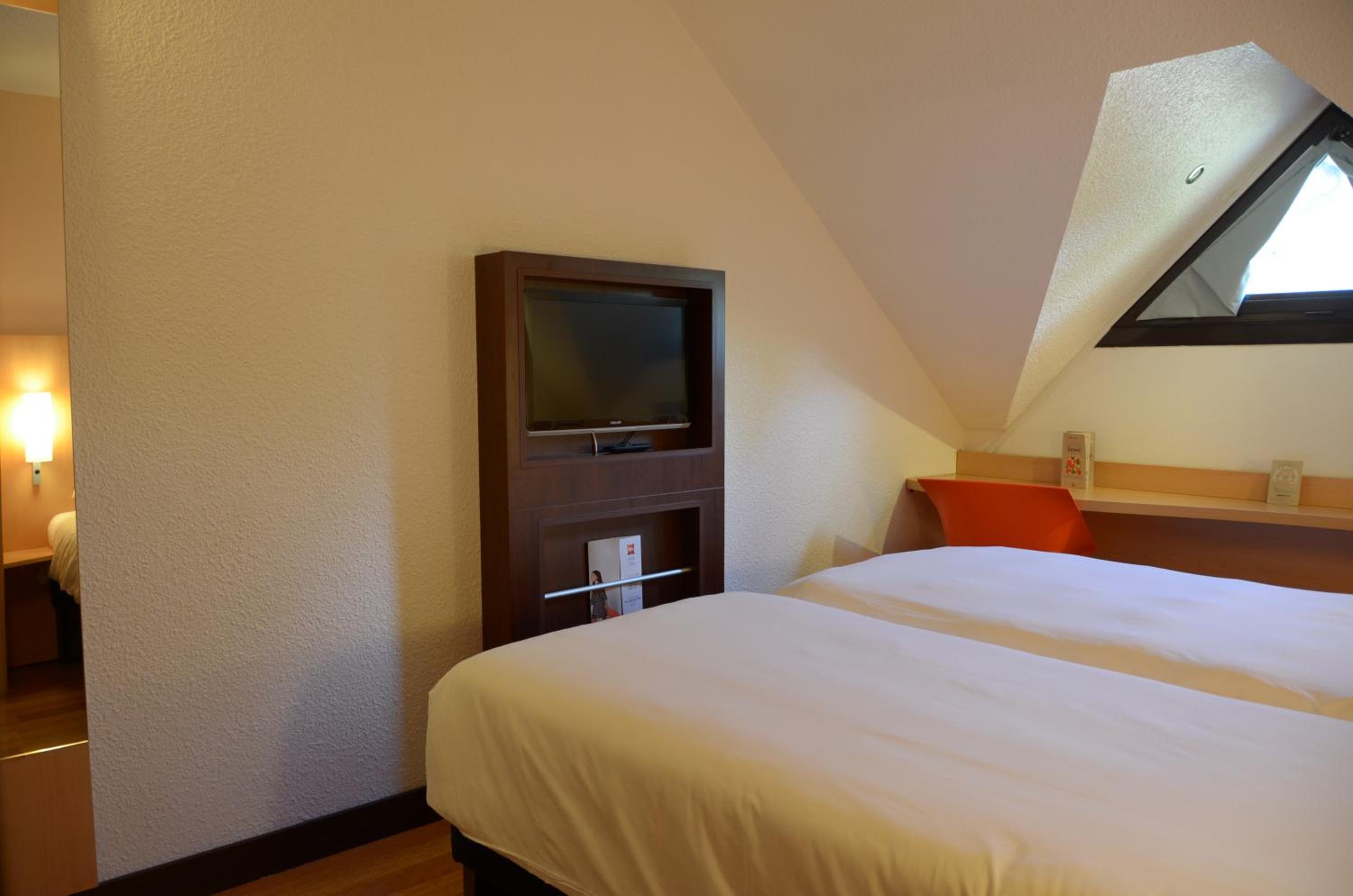 Standard Twin Room - Photo 3