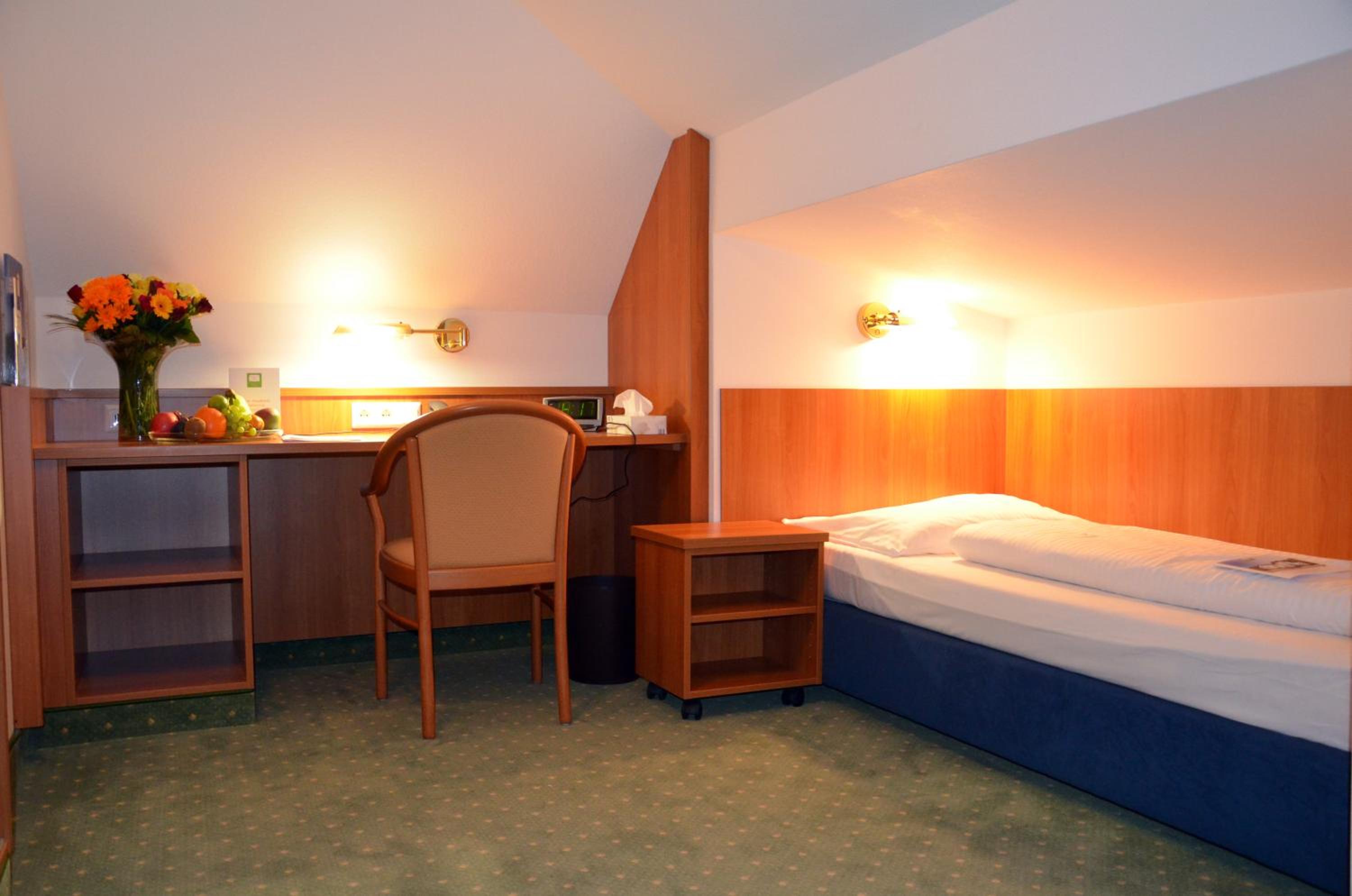 Single Room with Private External Bathroom photo 2