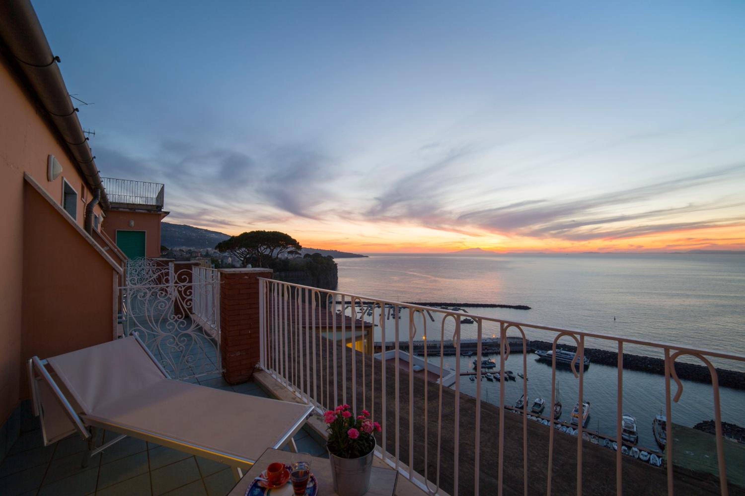 Double or Twin Room with Sea View - Photo 4