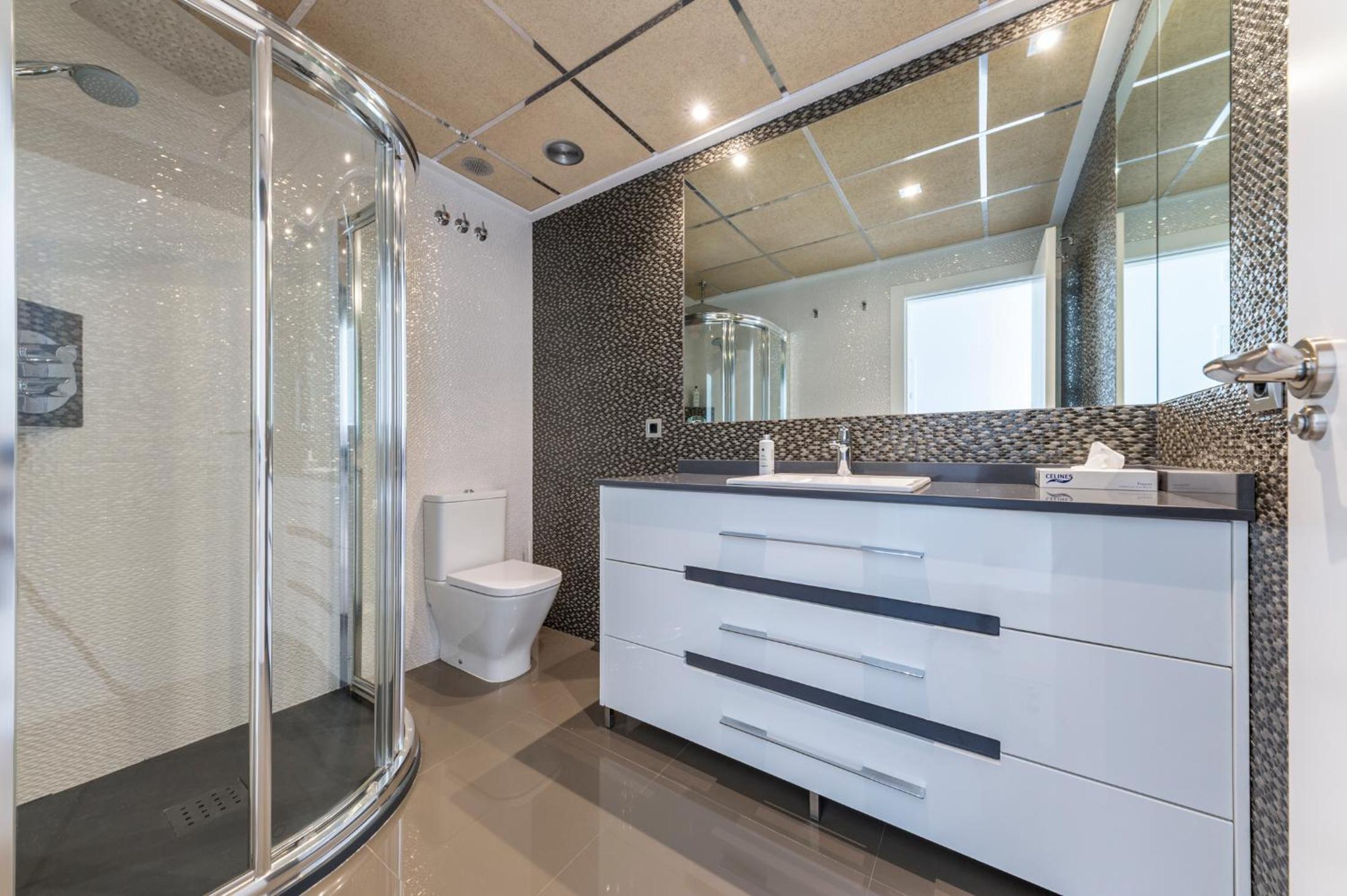 Three-Bedroom Deluxe Apartment