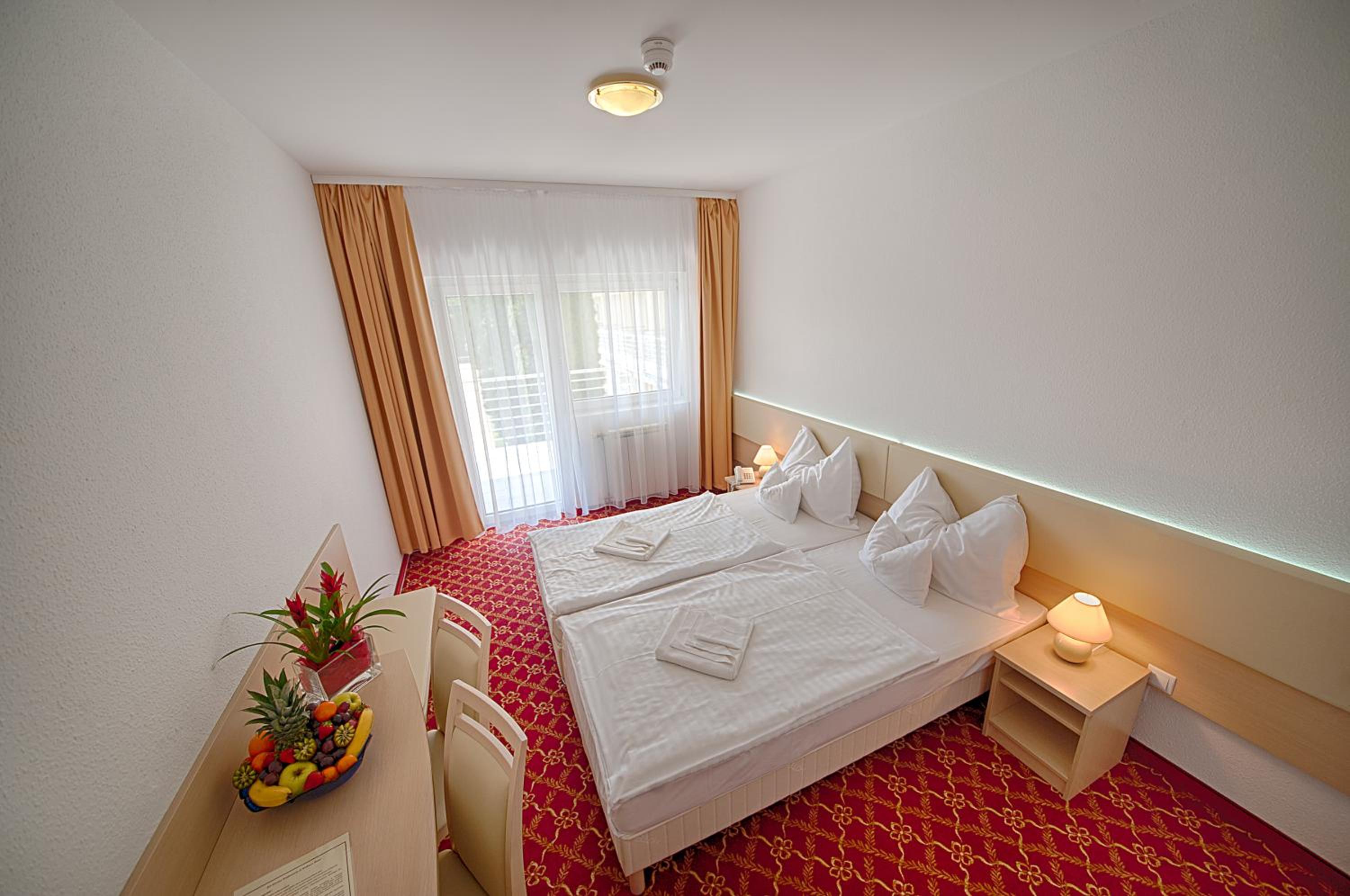 Standard Double Room with Balcony - Photo 3