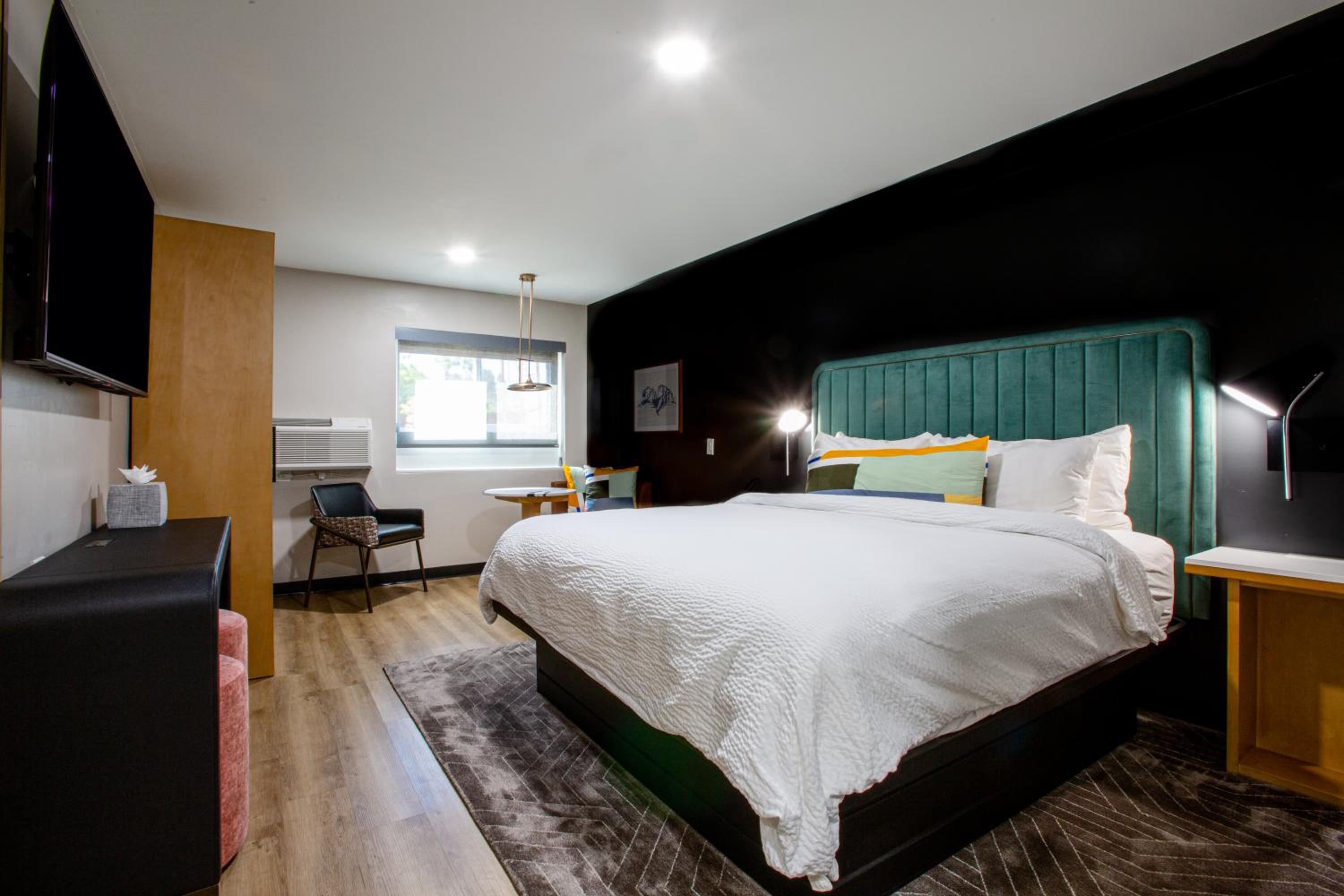 Standard King Room with Walk-In Shower - Photo 12