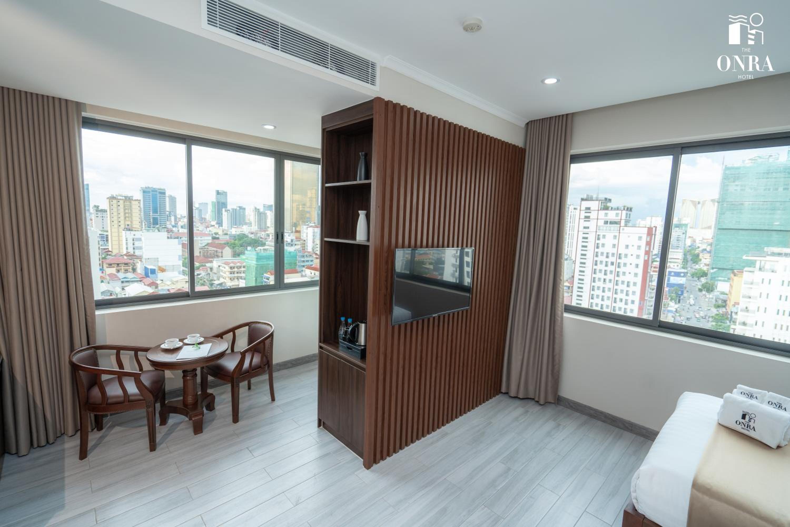 Panoramic City View Double Room - Photo 8