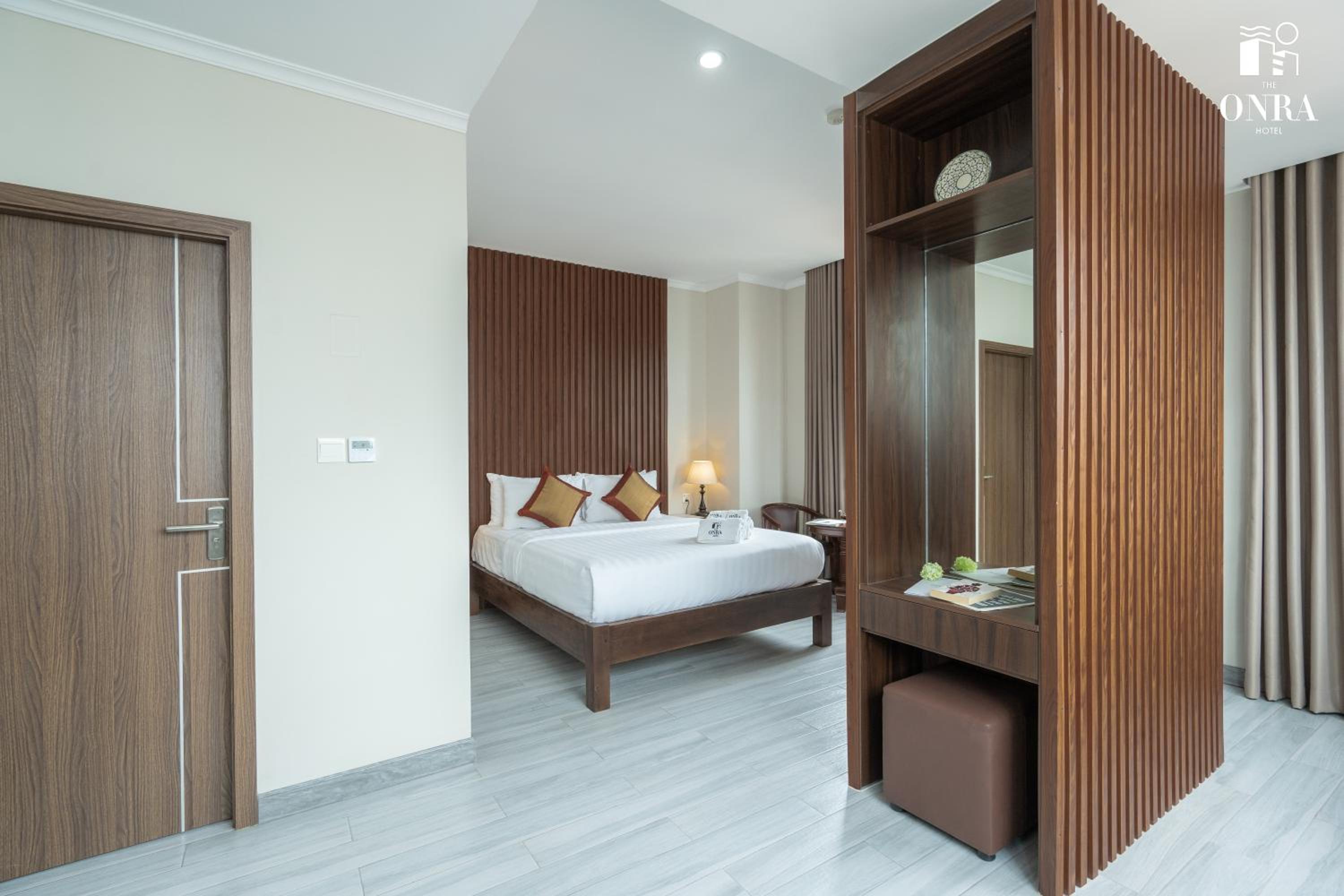 Panoramic City View Double Room - Photo 7