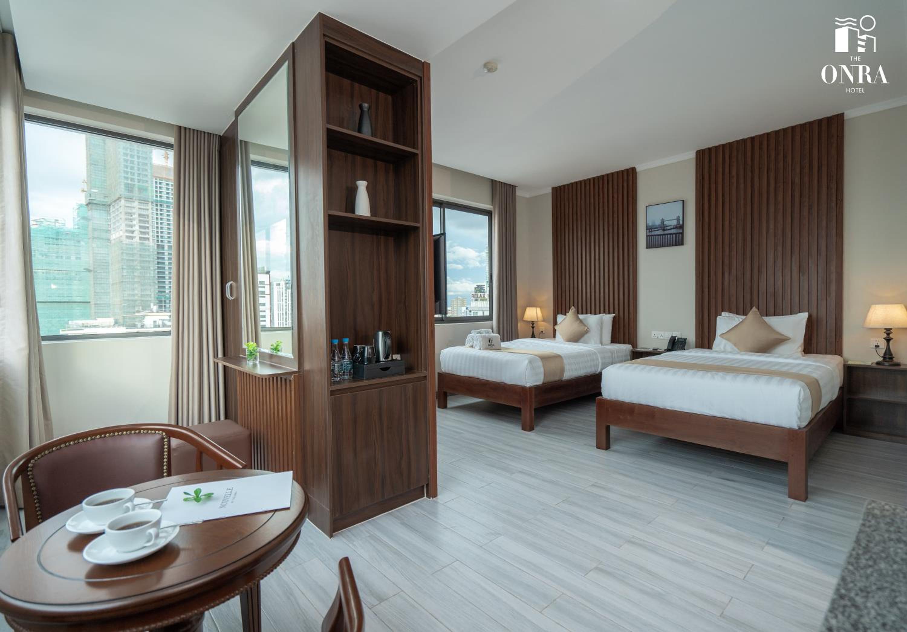 Panoramic City View Twin Room - Photo 10