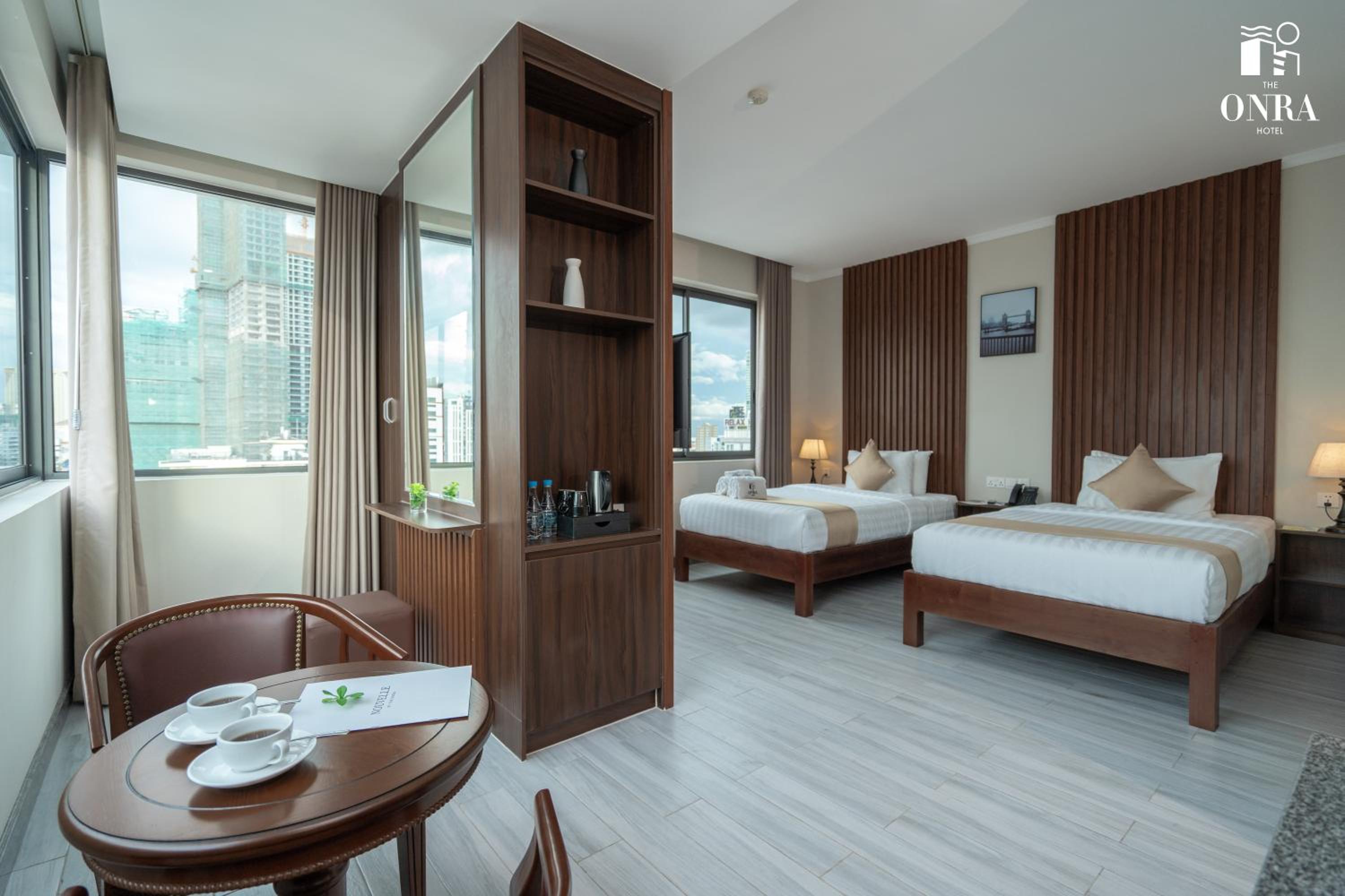 Panoramic City View Twin Room - Photo 8
