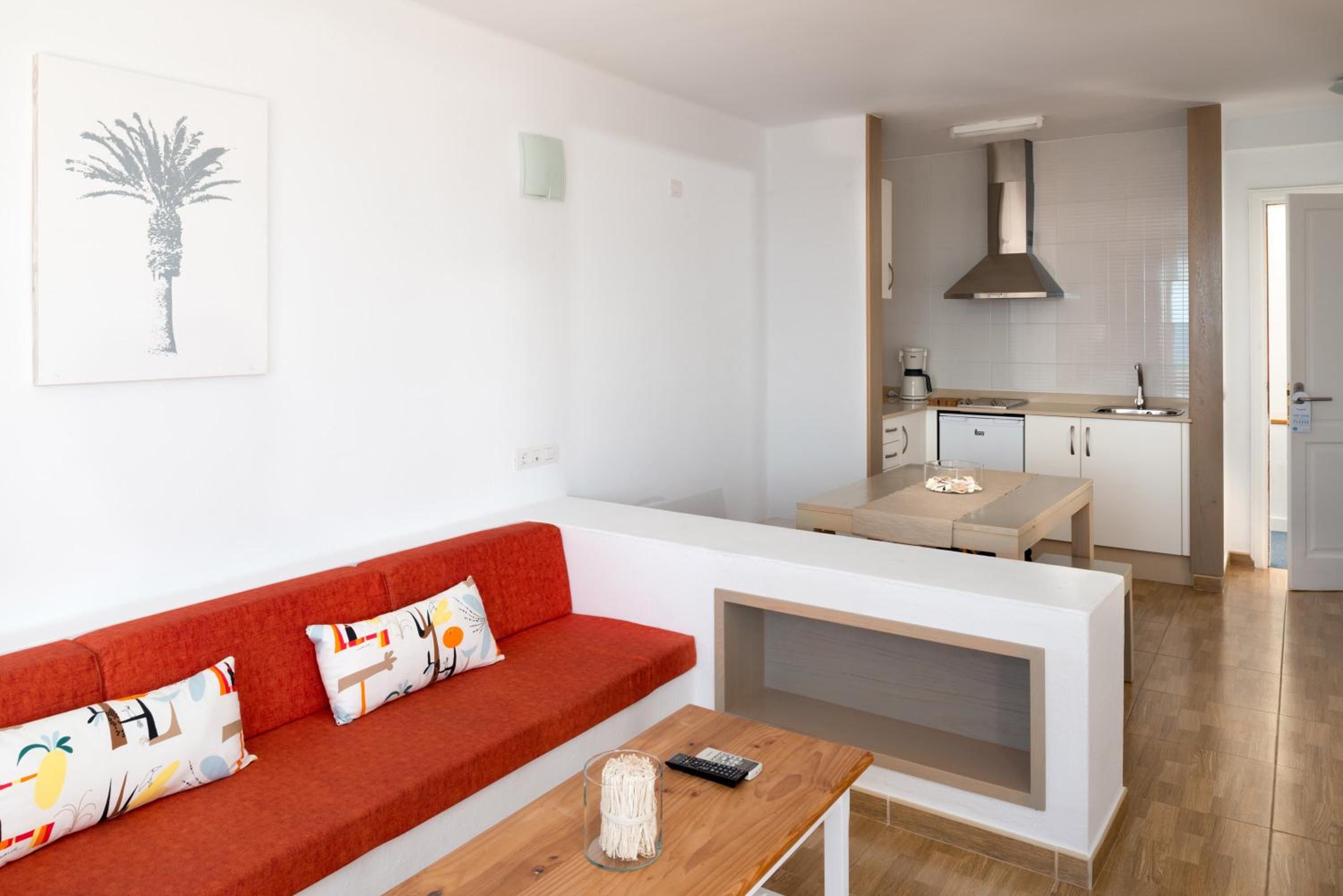 One-Bedroom Suite with Ocean View photo 2