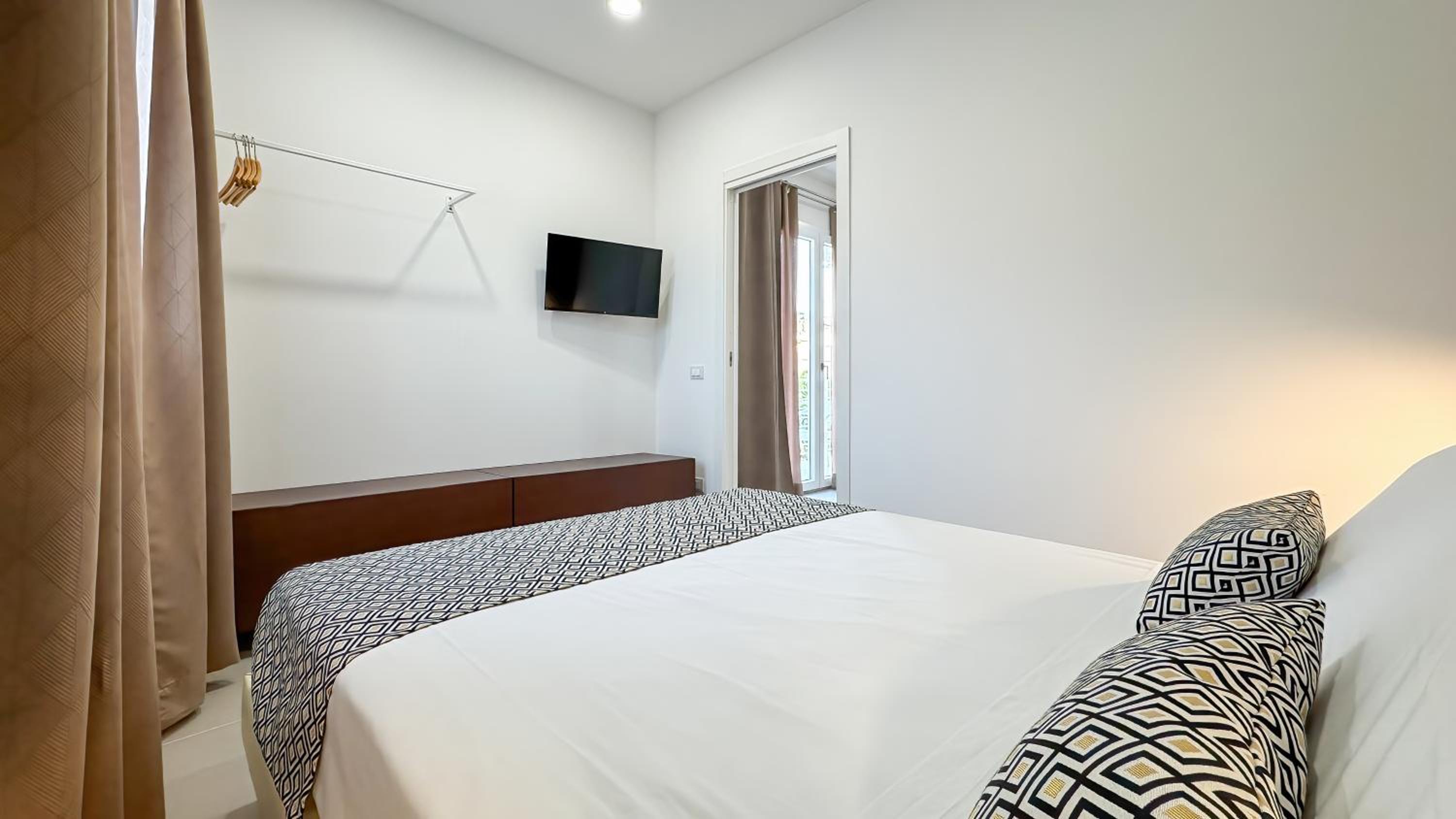 One-Bedroom Apartment with Balcony photo 1