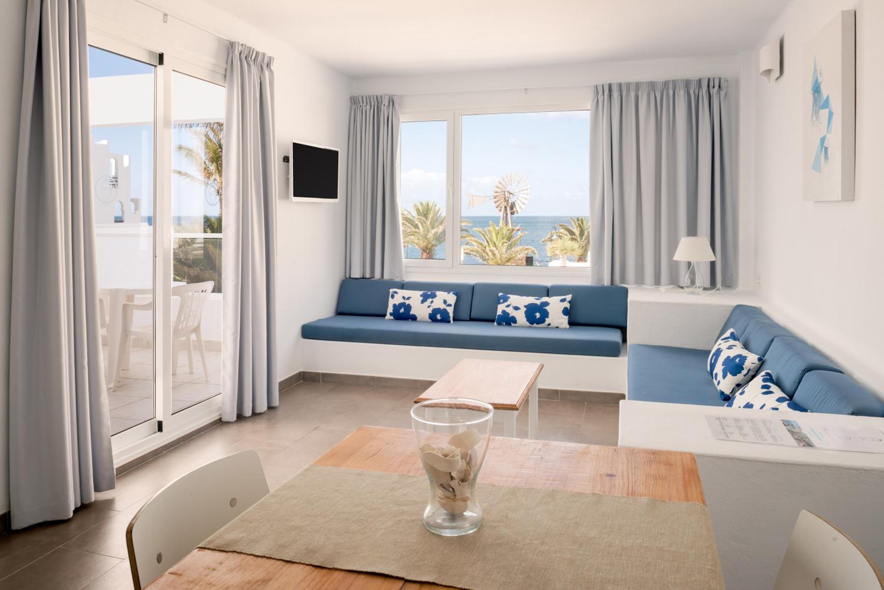 One-Bedroom Apartment with Sea View (2 Adults) - Photo 28