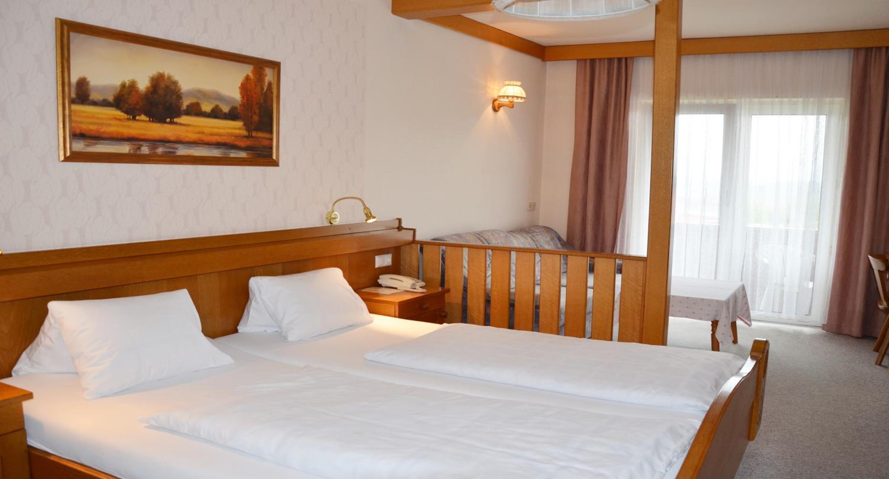 Double Room with Balcony - Photo 3