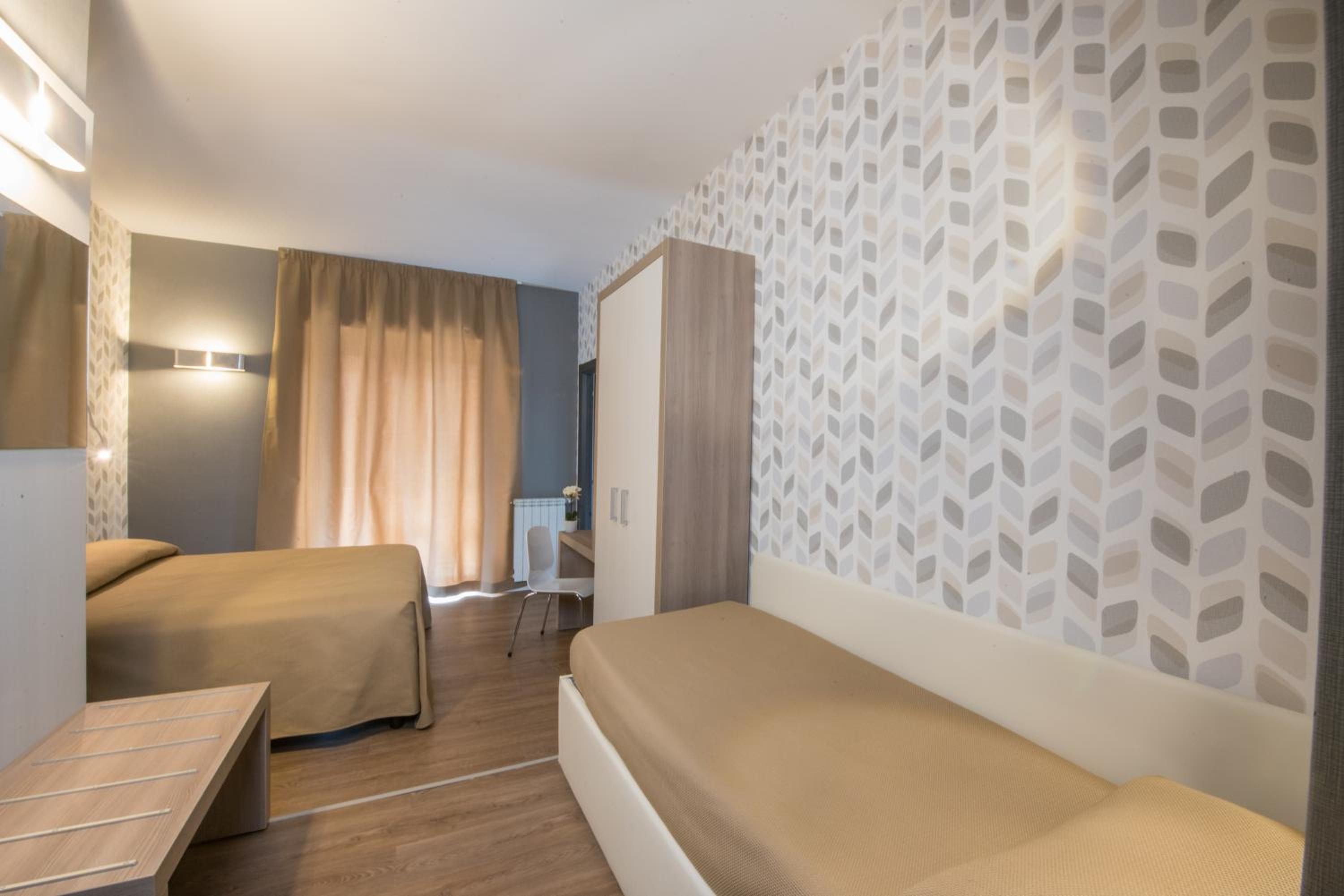 Triple Room with Private Bathroom photo 3