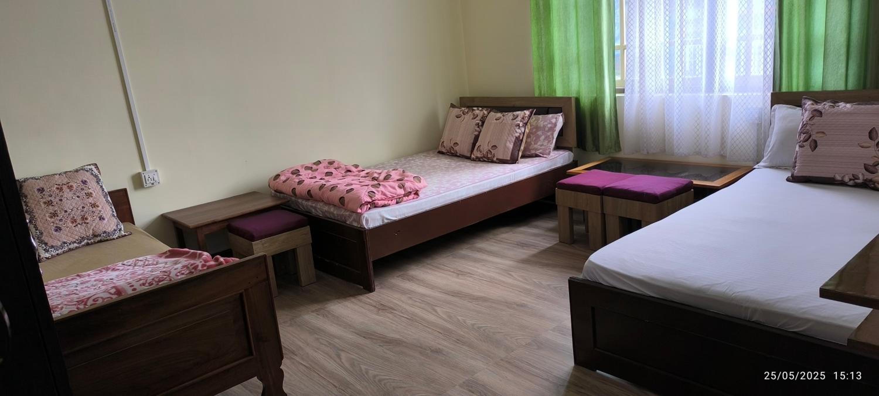 Basic Triple Room with Shared Bathroom photo 3