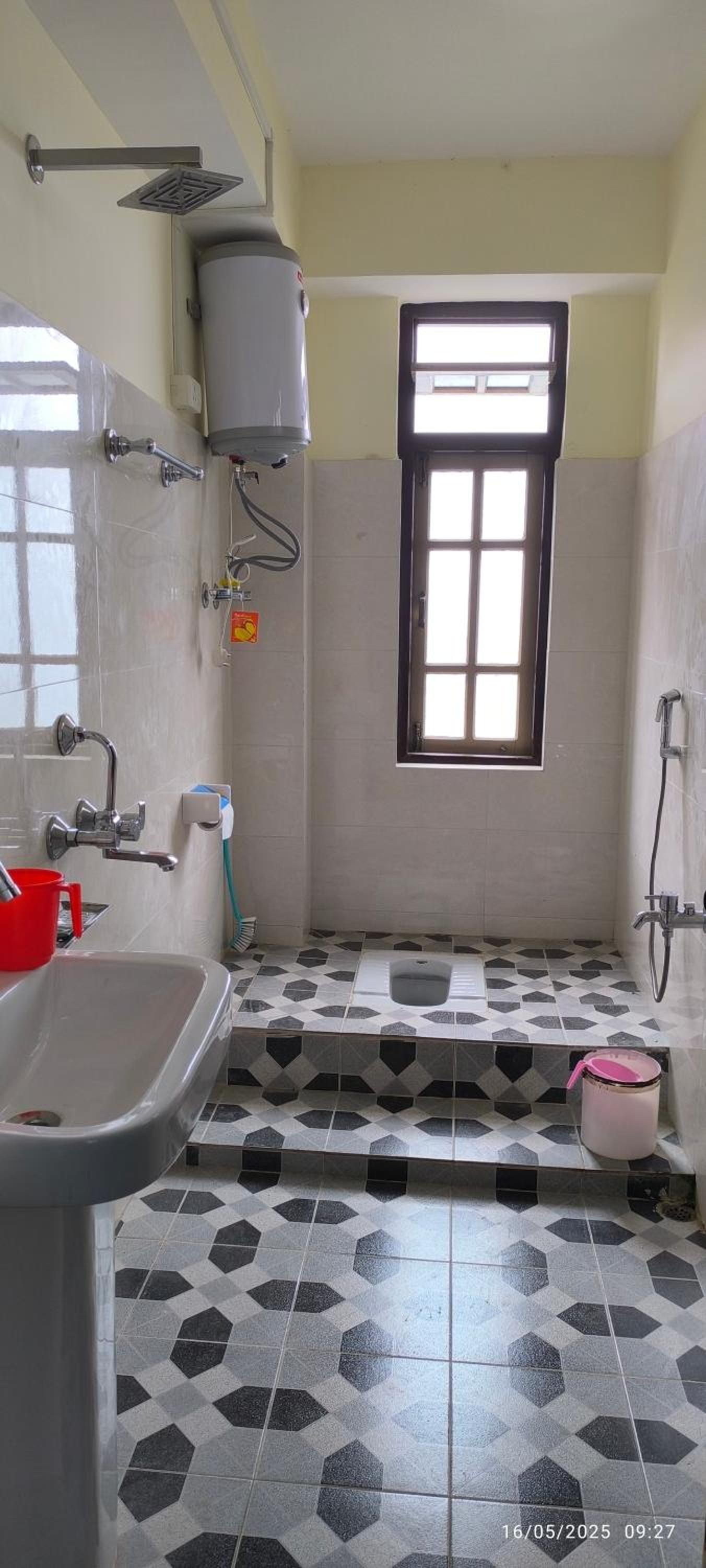 Basic Triple Room with Shared Bathroom photo 1
