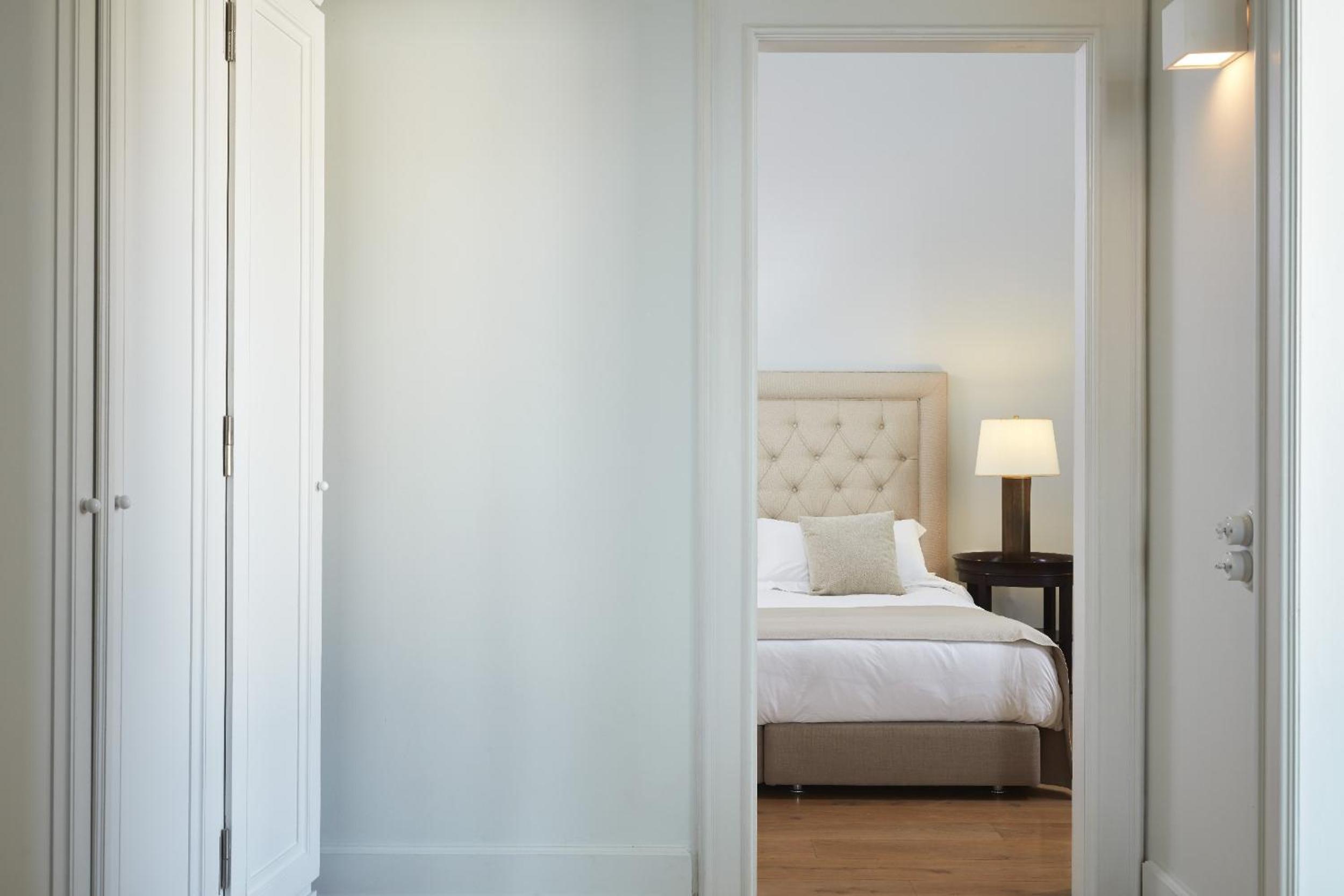 Superior Suite - Photo 9