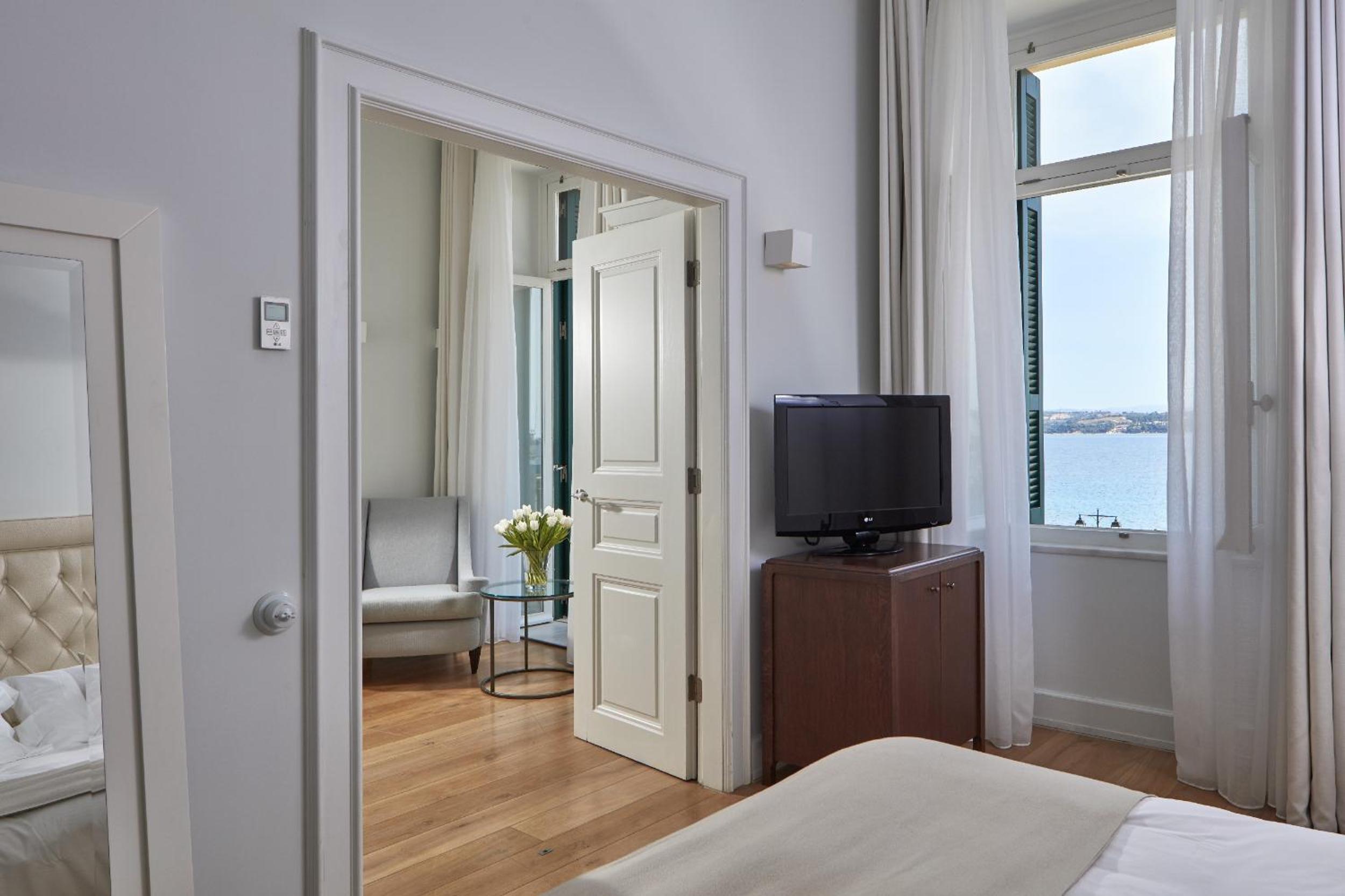 Superior Suite - Photo 6