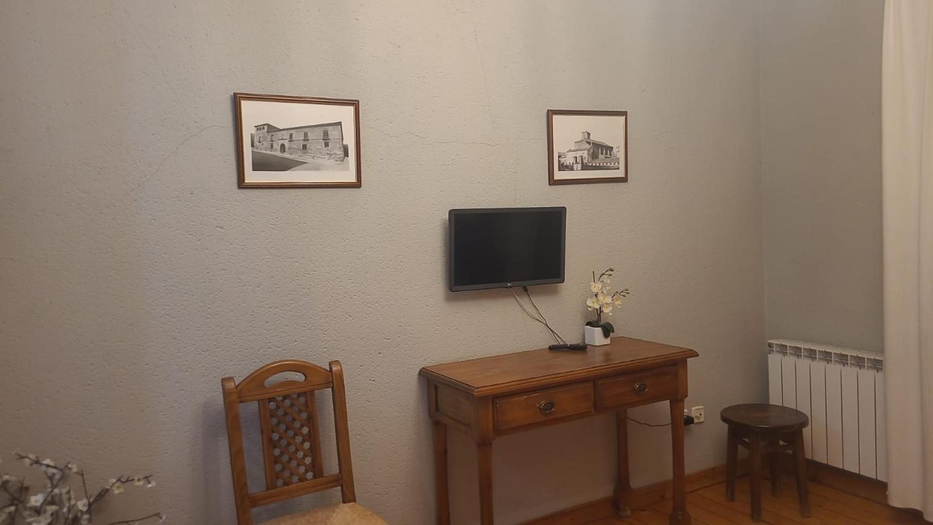 Standard Queen Room - Photo 5