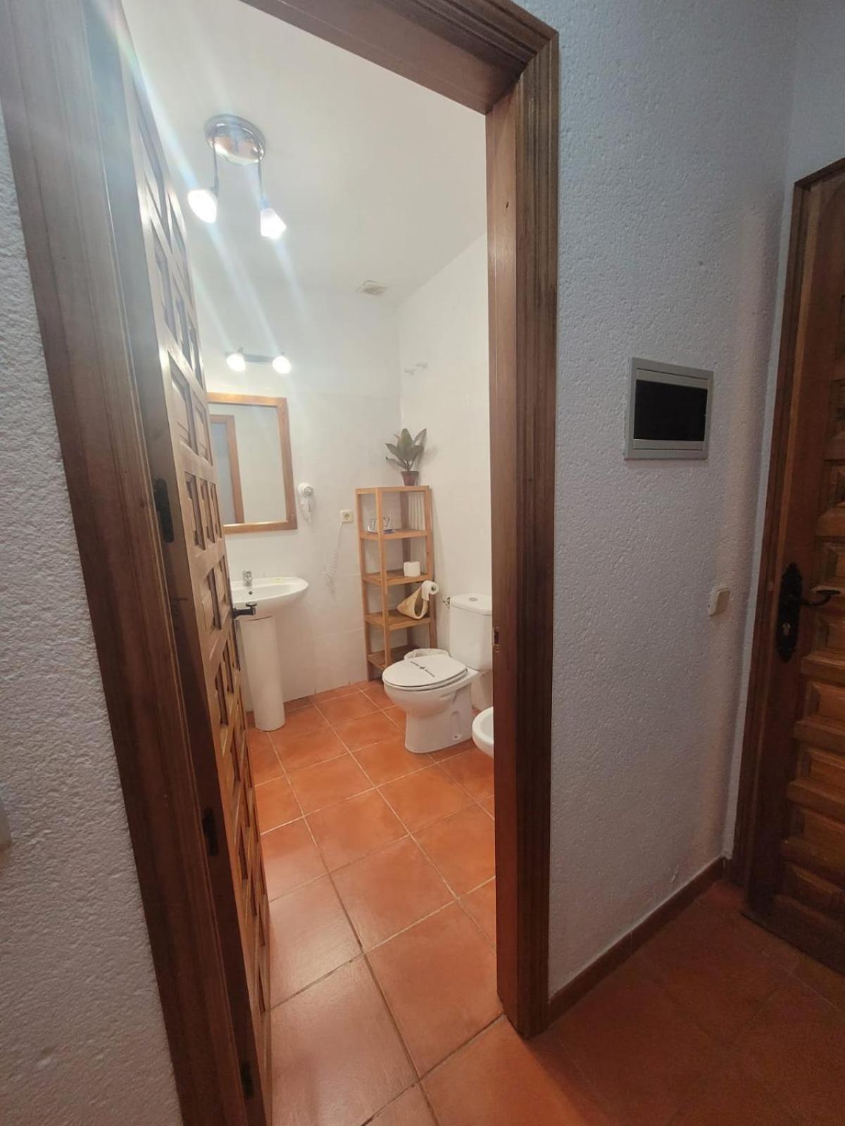 Twin Room - Photo 3