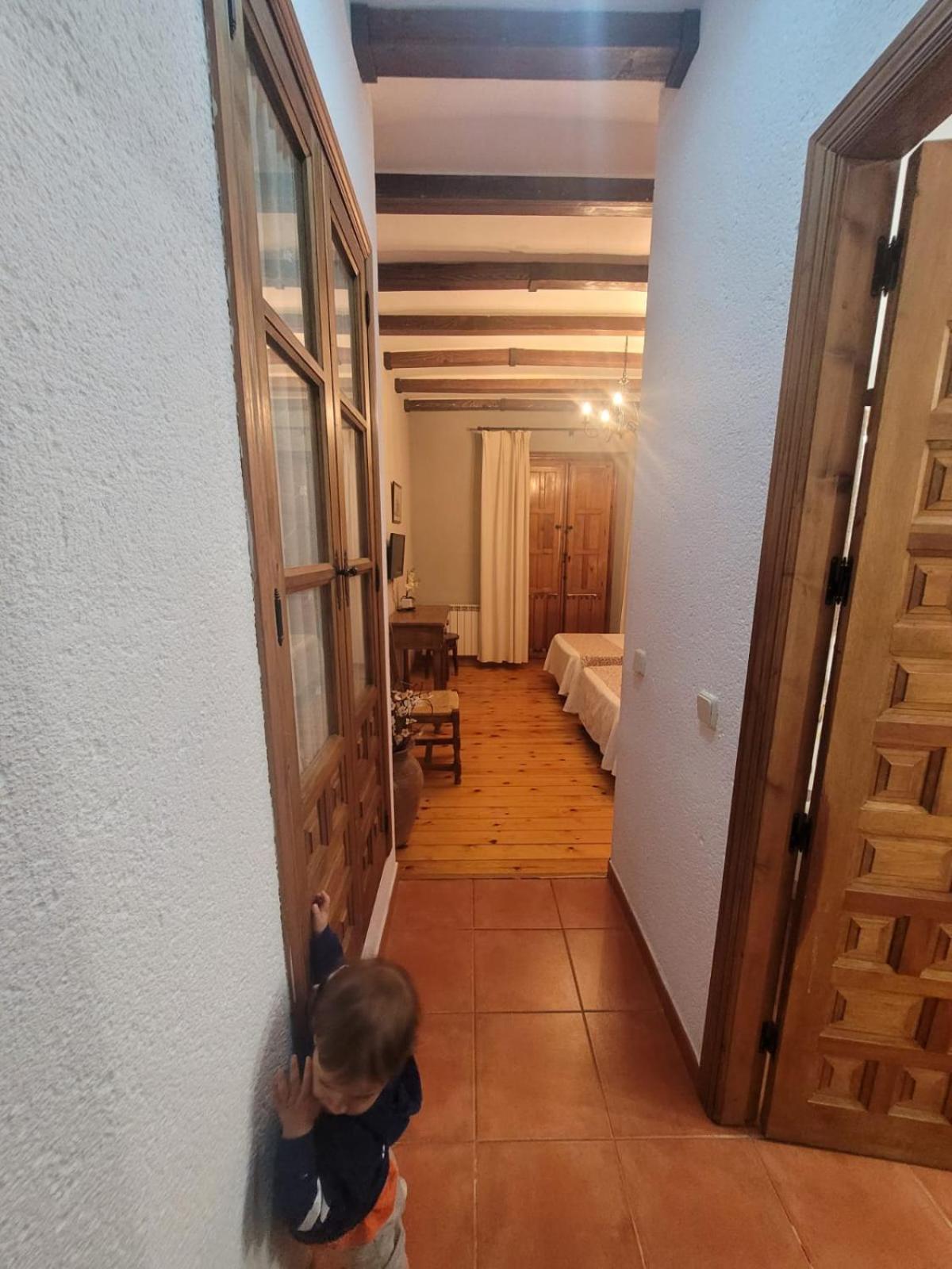Twin Room - Photo 9