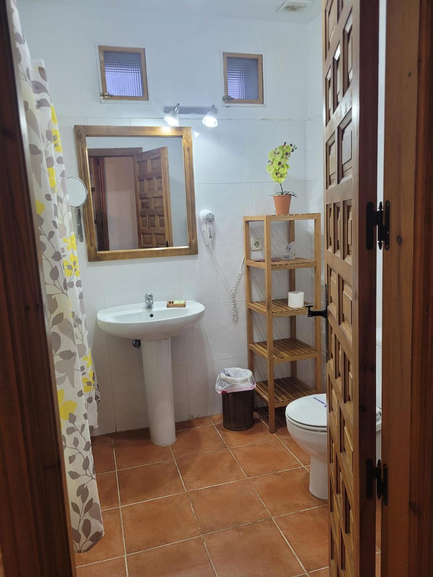 Twin Room - Photo 7